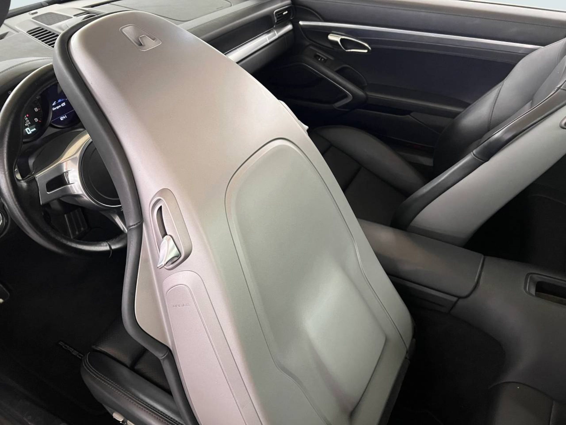 PORSCHE 911 Targa 4S-image-22