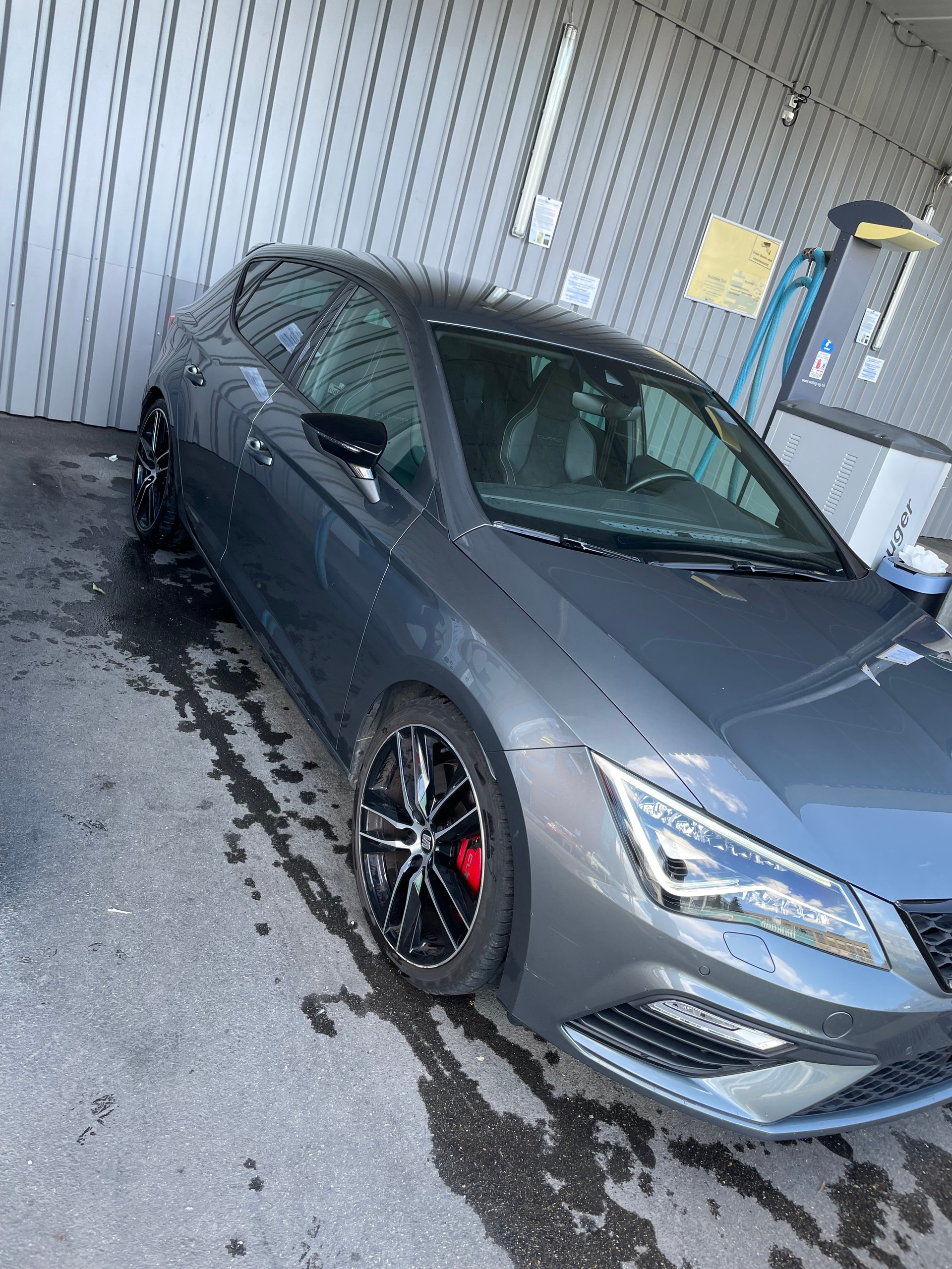 SEAT 2.0 TSI 300 Cupra DSG-image-1