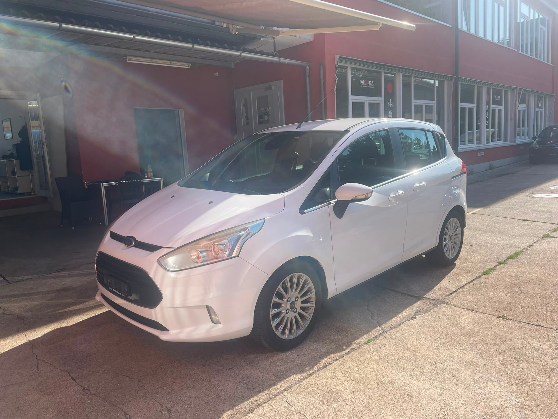FORD B-Max 1.0 SCTi TitaniumX-image-0