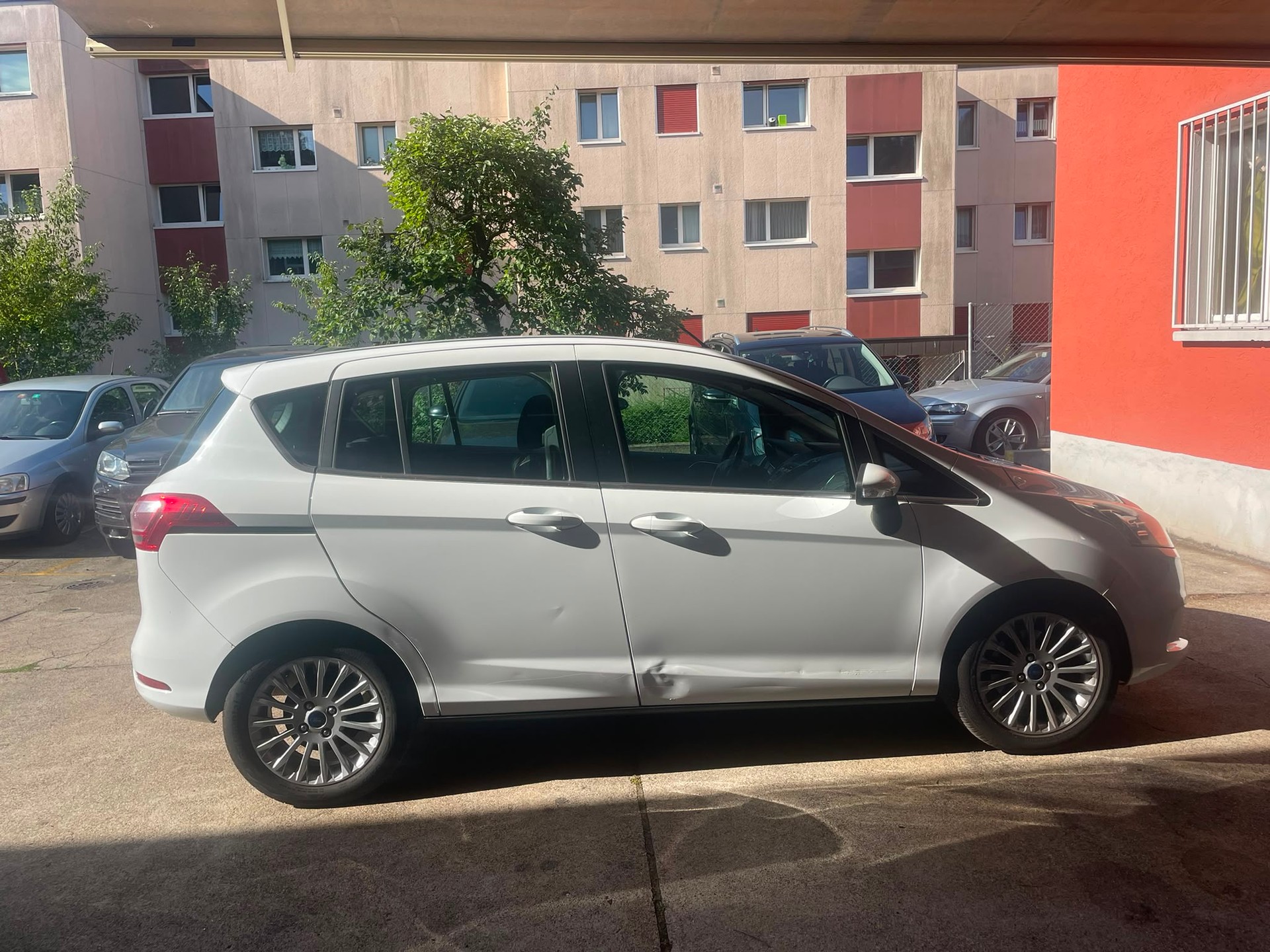 FORD B-Max 1.0 SCTi TitaniumX-image-2