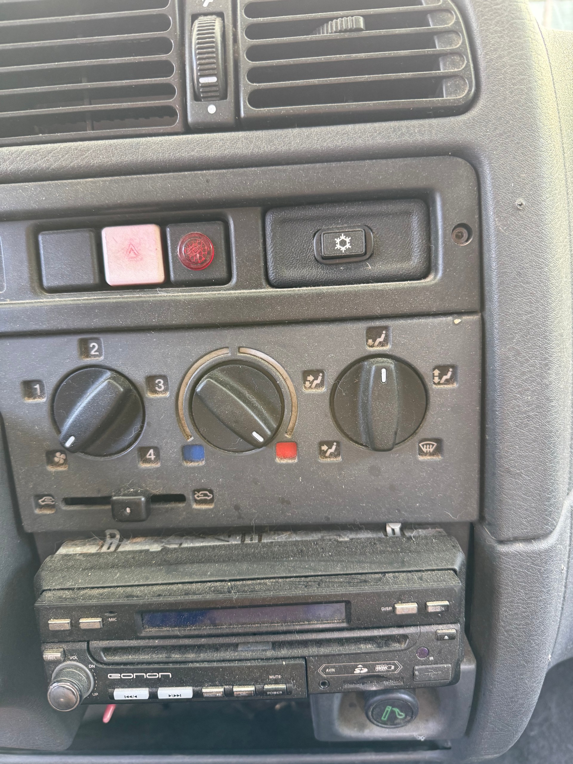 EURA MOBIL C1-image-2