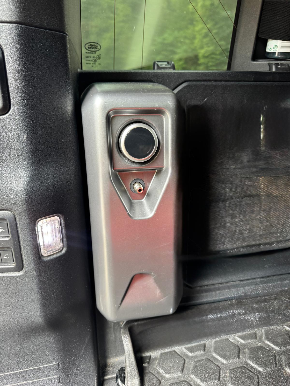 LAND ROVER Defender 110 3.0 D I6 300 X-Dynamic HSE AWD AT8-image-6