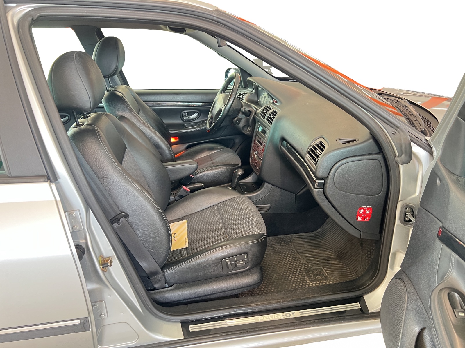 PEUGEOT 406 Break ST 2.0 16V A-image-6
