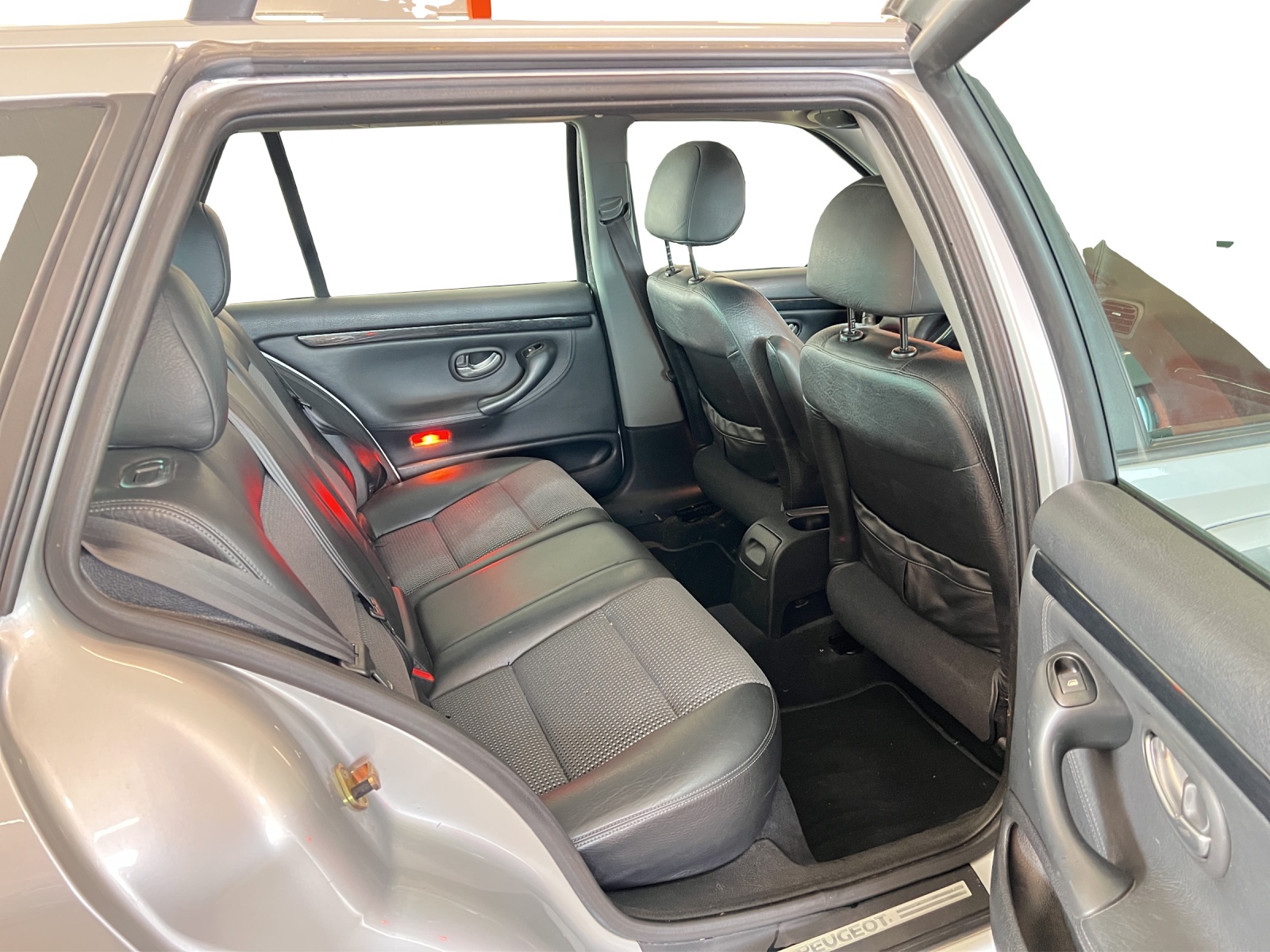 PEUGEOT 406 Break ST 2.0 16V A-image-7