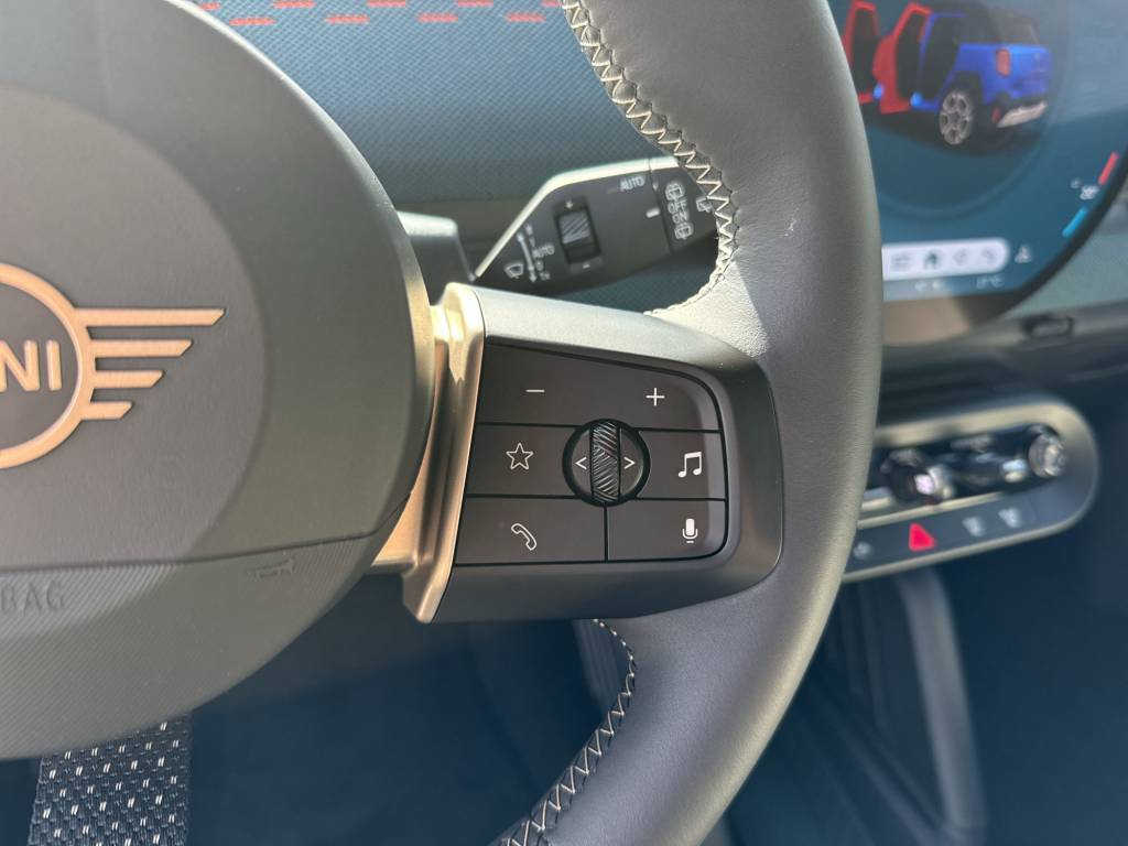 MINI Aceman E-image-16