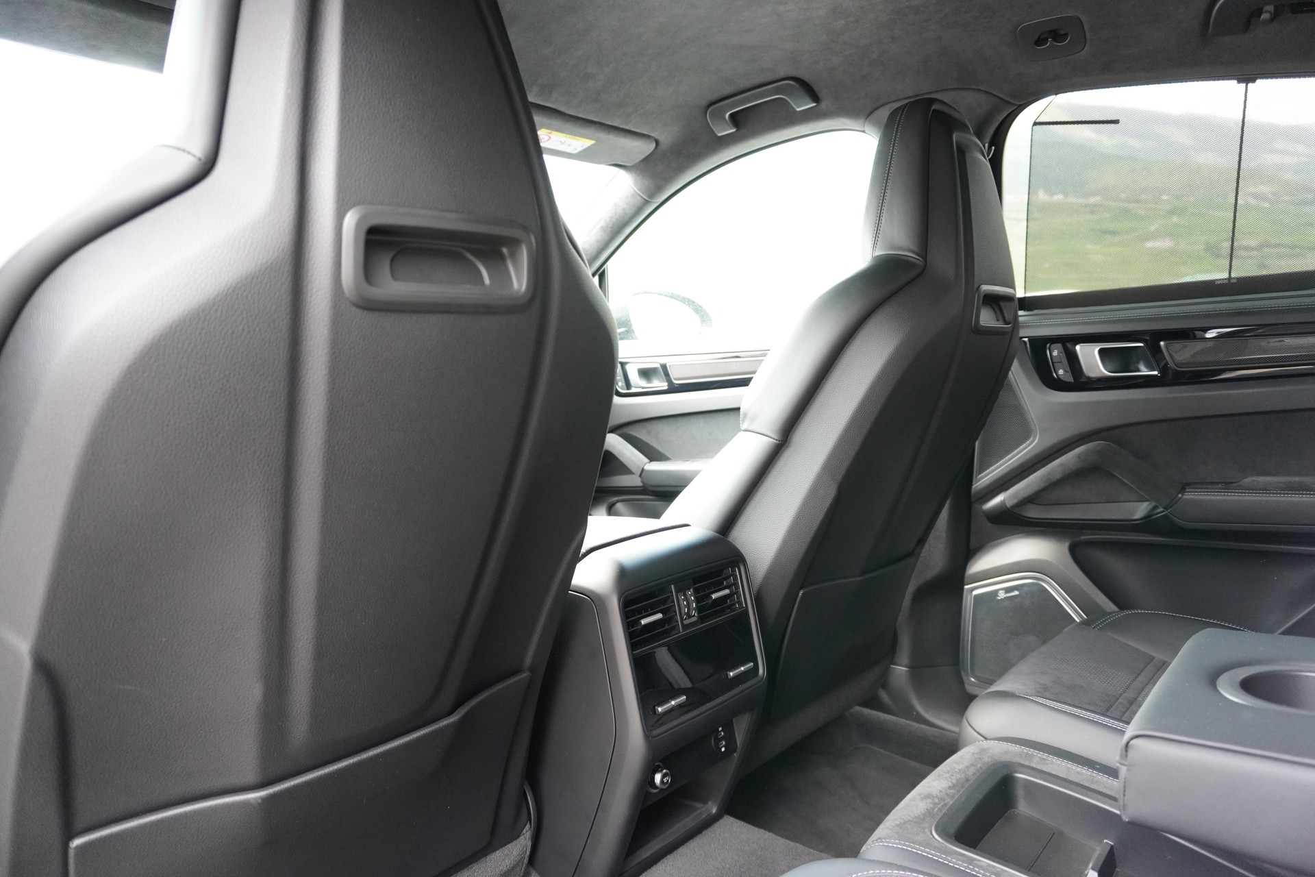 PORSCHE Cayenne Turbo GT-image-14