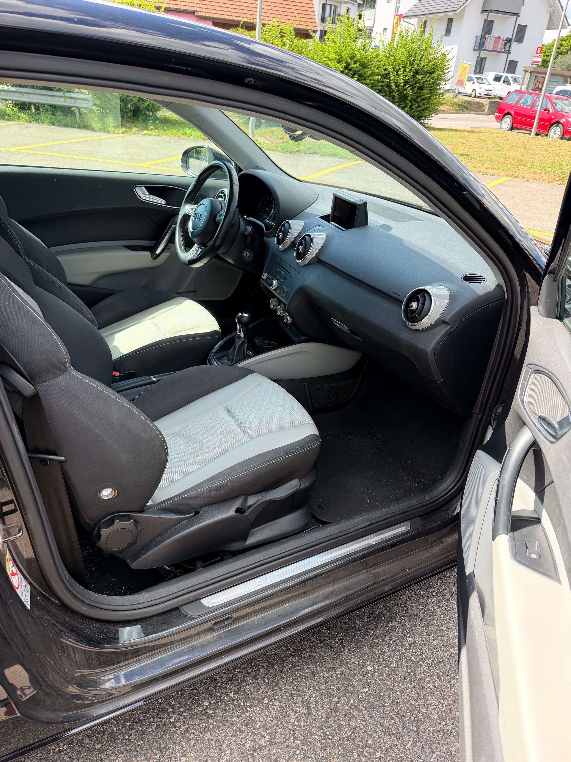 AUDI A1 1.4 TFSI Ambition-image-6