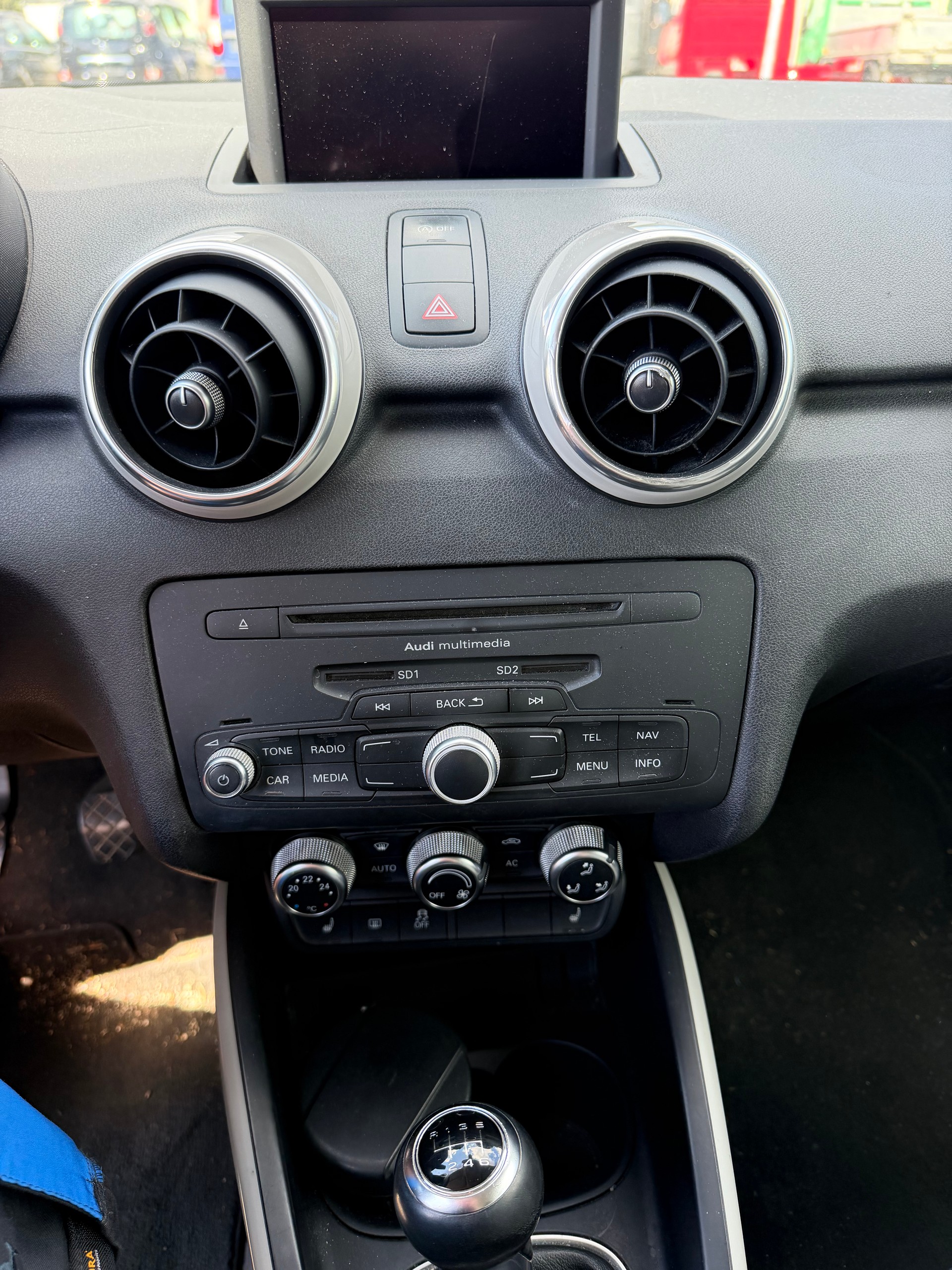 AUDI A1 1.4 TFSI Ambition-image-9