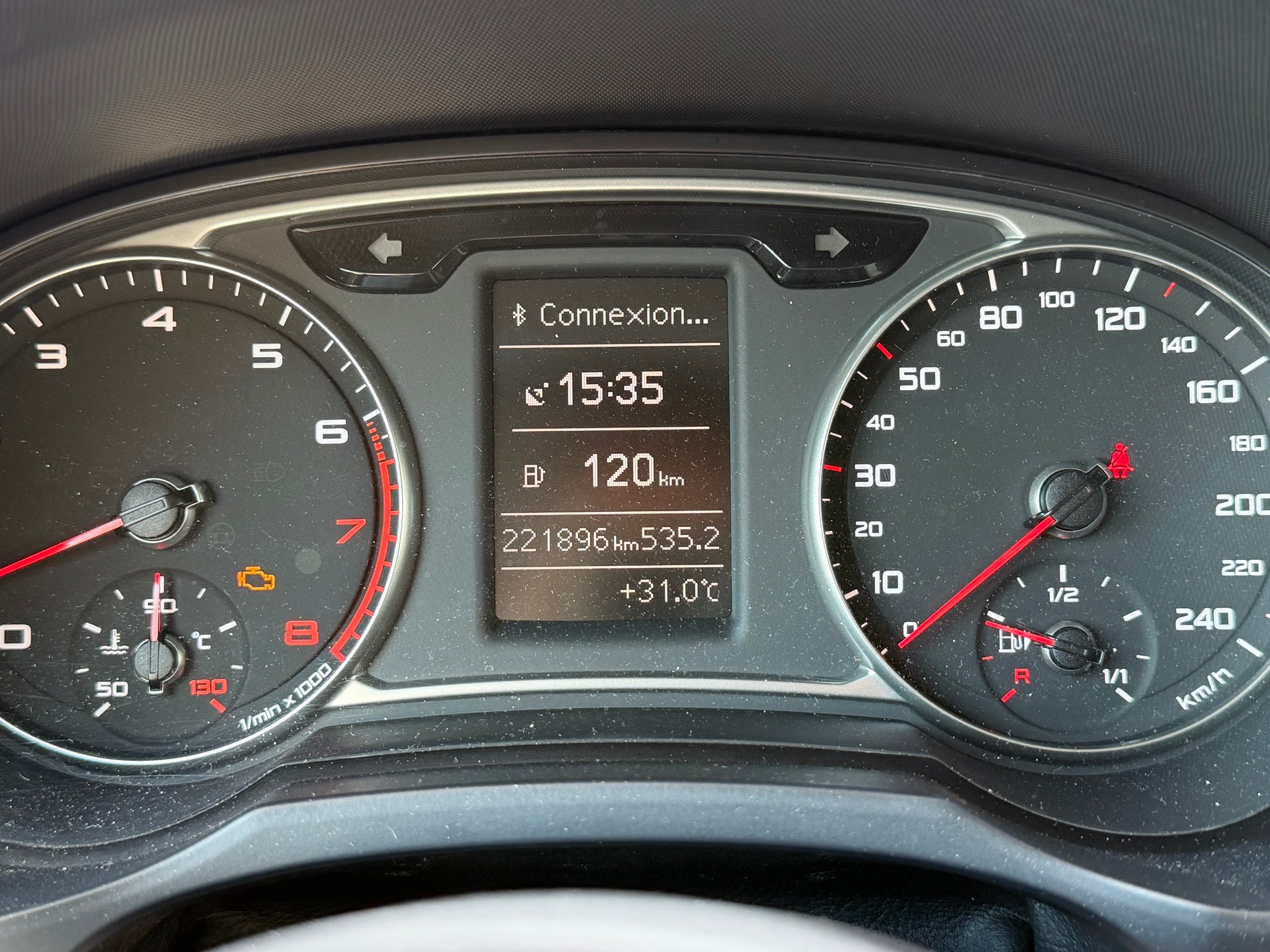 AUDI A1 1.4 TFSI Ambition-image-10
