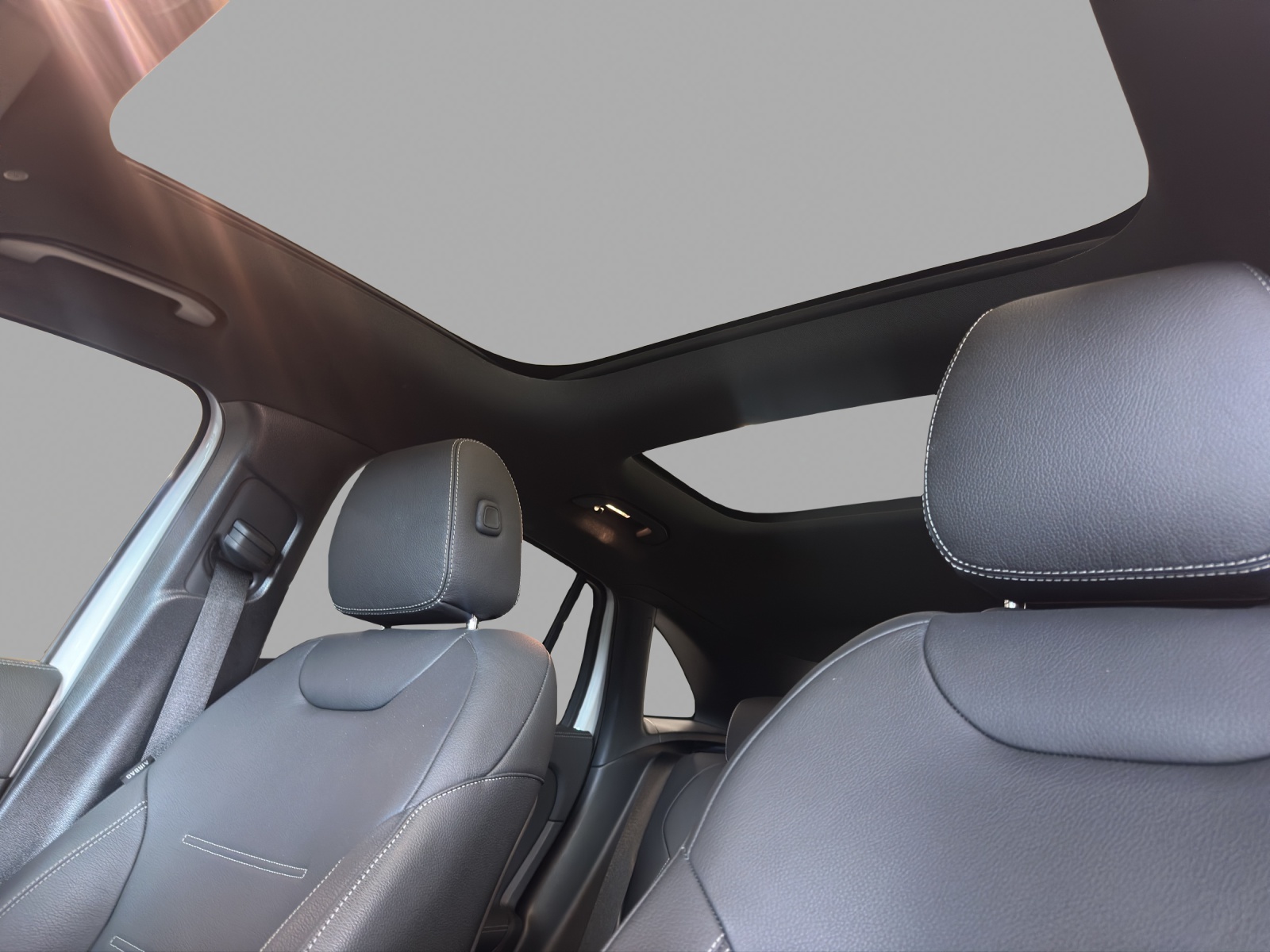 MERCEDES-BENZ GLA 250e AMG Line 8G-DCT-image-8