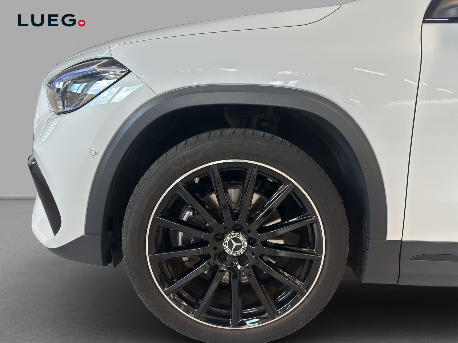 MERCEDES-BENZ GLA 250e AMG Line 8G-DCT-image-6