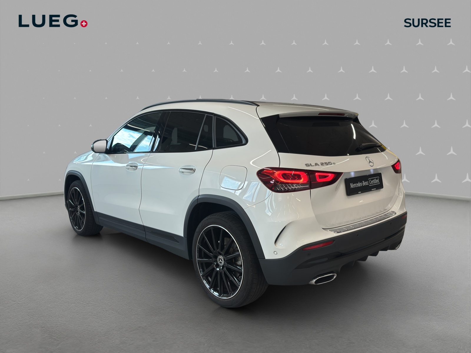 MERCEDES-BENZ GLA 250e AMG Line 8G-DCT-image-2