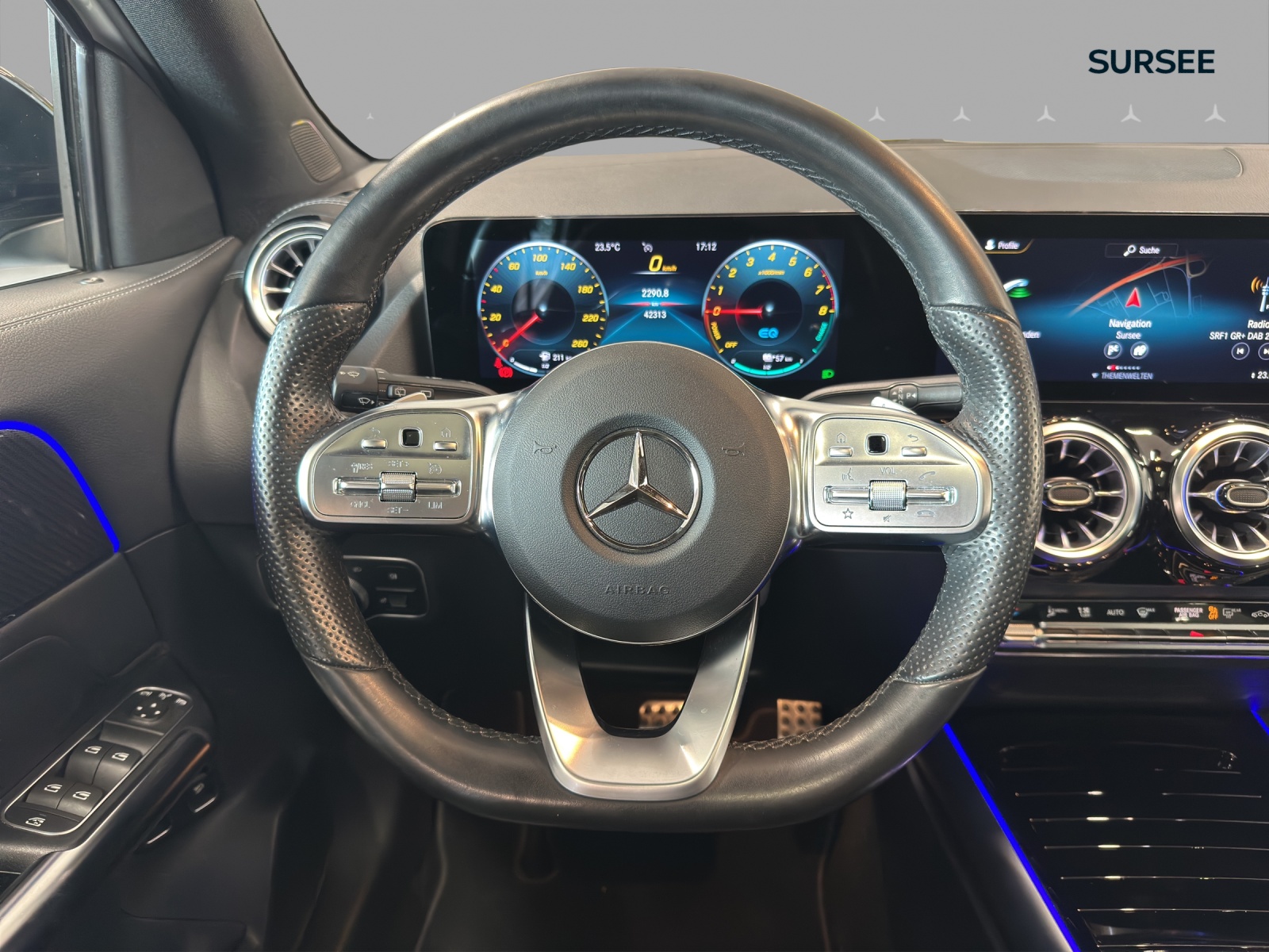 MERCEDES-BENZ GLA 250e AMG Line 8G-DCT-image-9