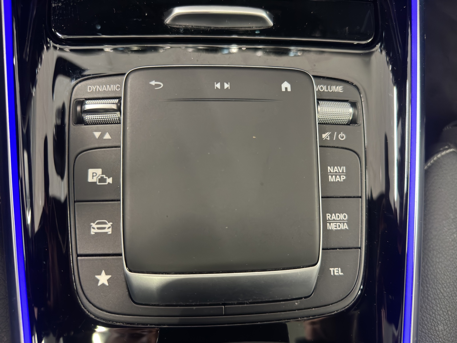 MERCEDES-BENZ GLA 250e AMG Line 8G-DCT-image-15