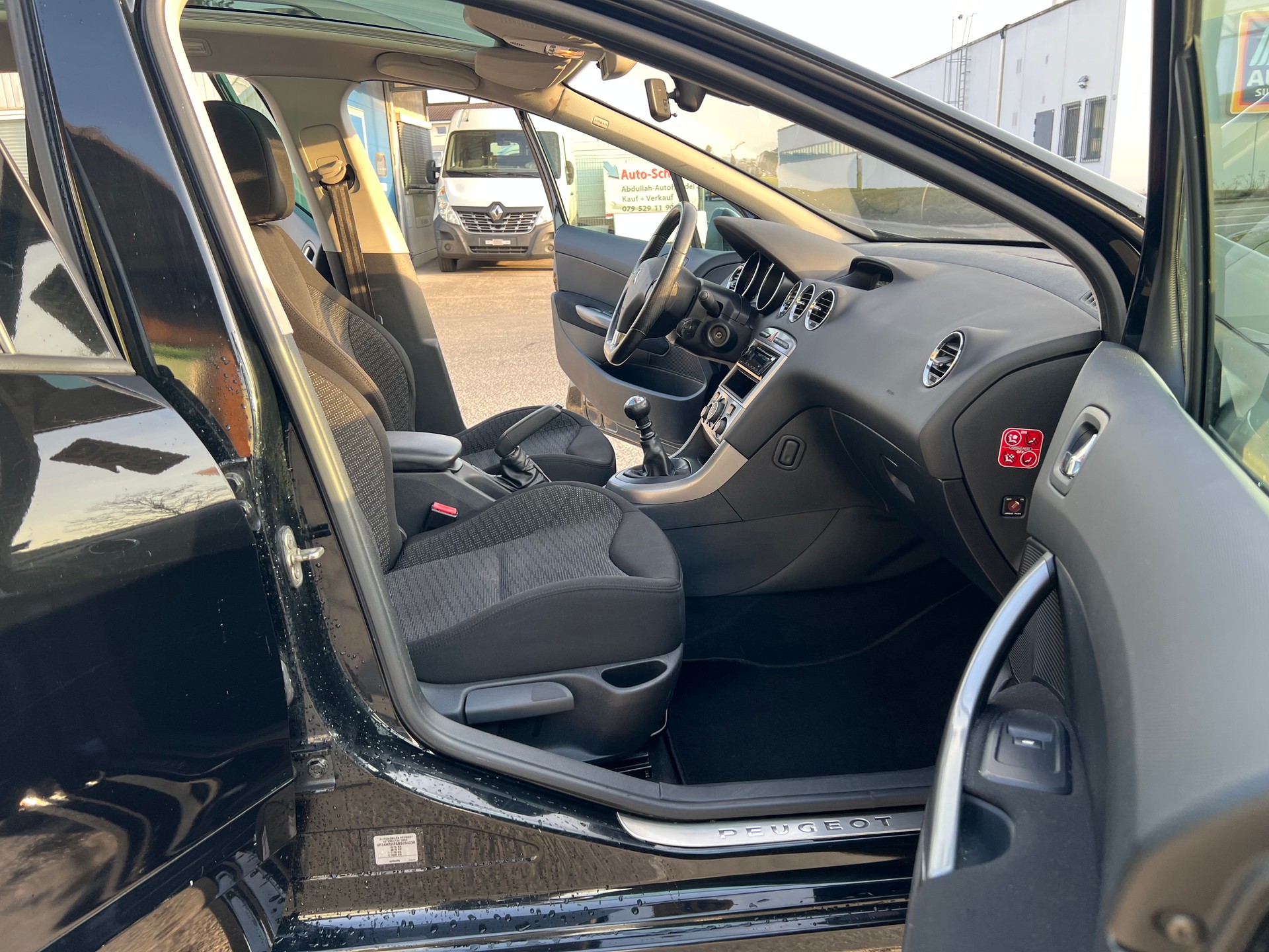 PEUGEOT 308 2.0 HDI Sport Pack-image-8