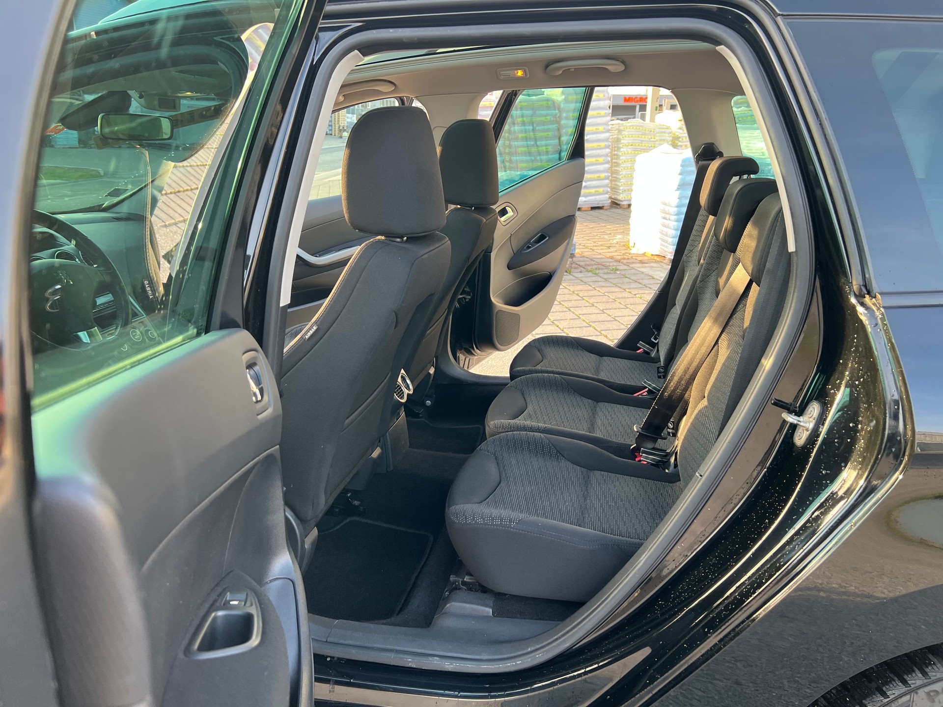 PEUGEOT 308 2.0 HDI Sport Pack-image-9