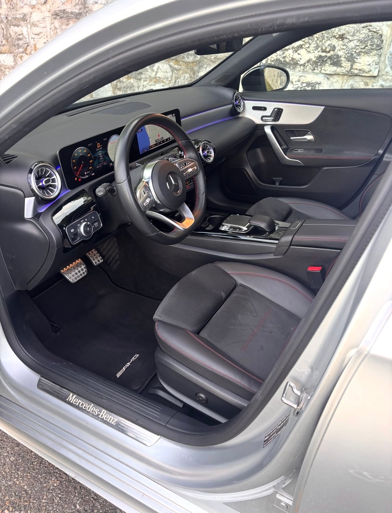 MERCEDES-BENZ A 250 AMG Line 7G-DCT-image-4