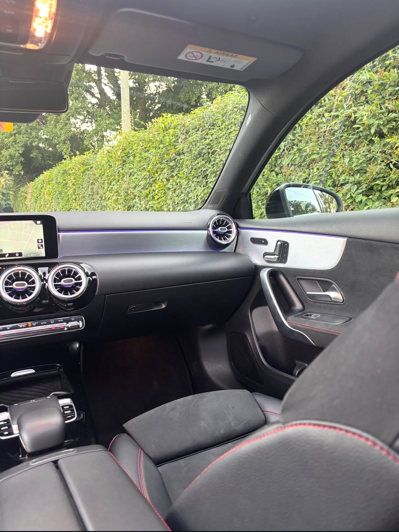 MERCEDES-BENZ A 250 AMG Line 7G-DCT-image-8