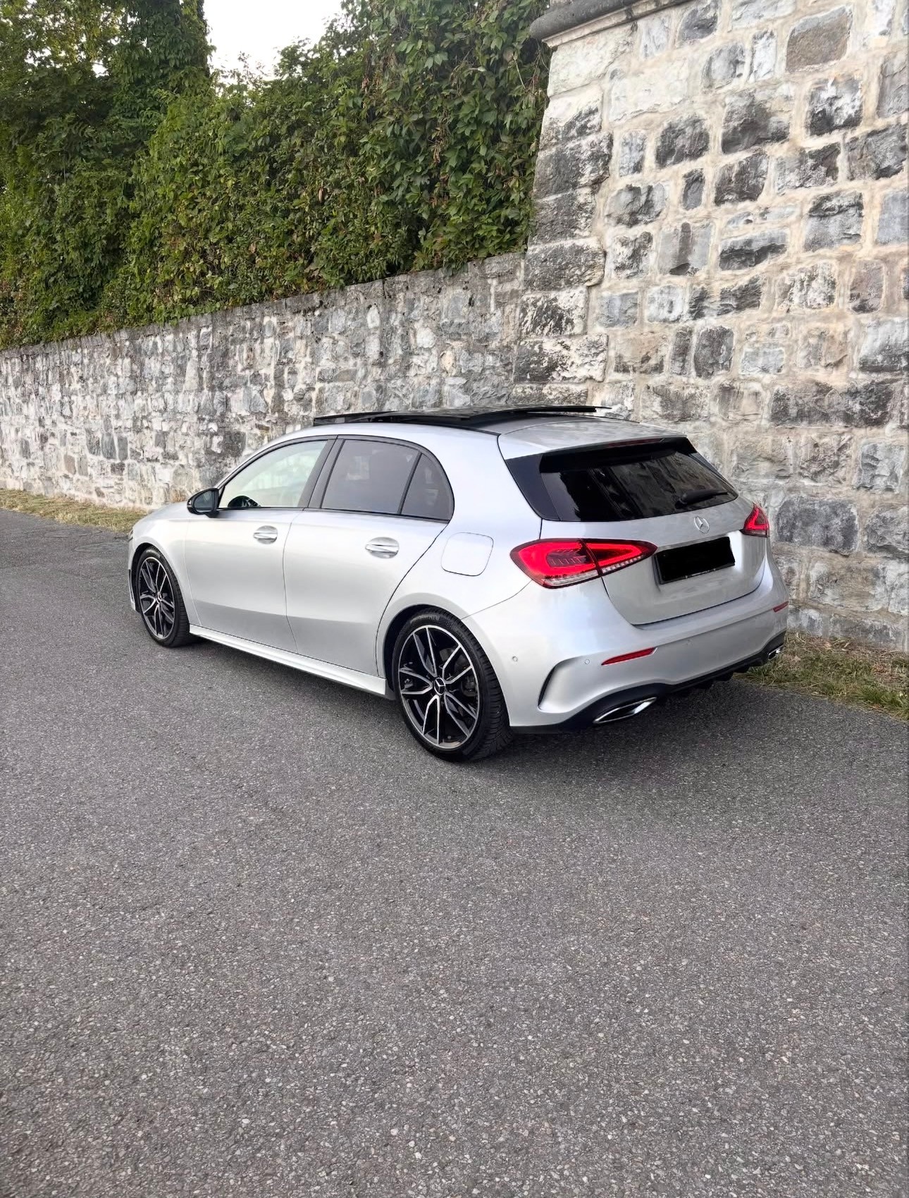 MERCEDES-BENZ A 250 AMG Line 7G-DCT-image-2