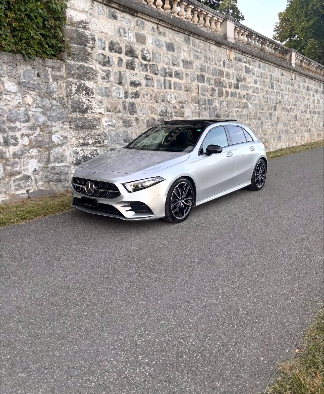 MERCEDES-BENZ A 250 AMG Line 7G-DCT-image-2