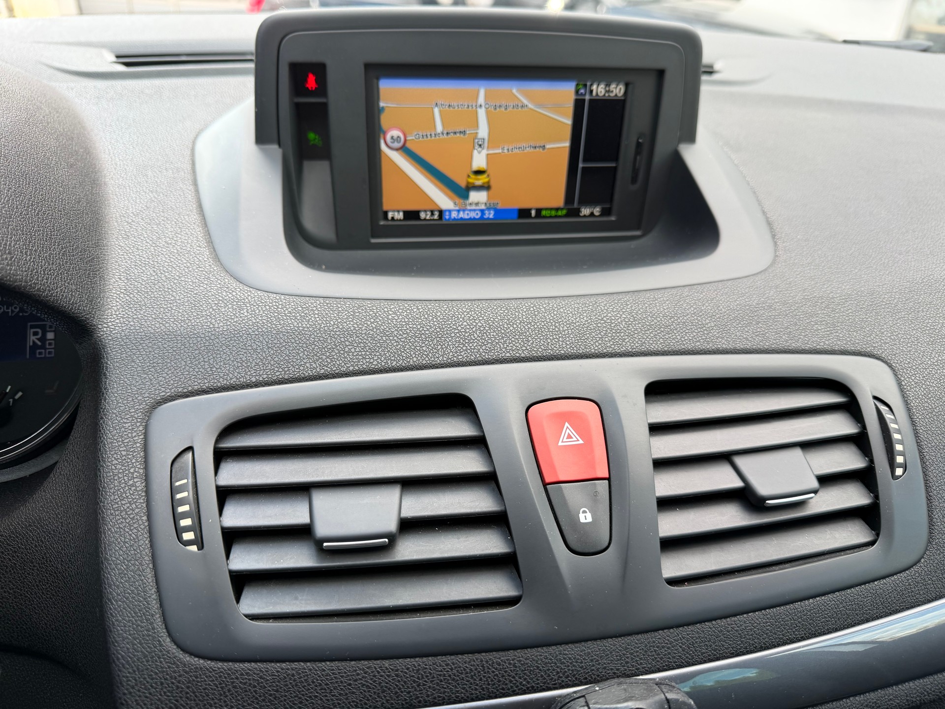 RENAULT Mégane 1.5 dCi Bose EDC-image-7
