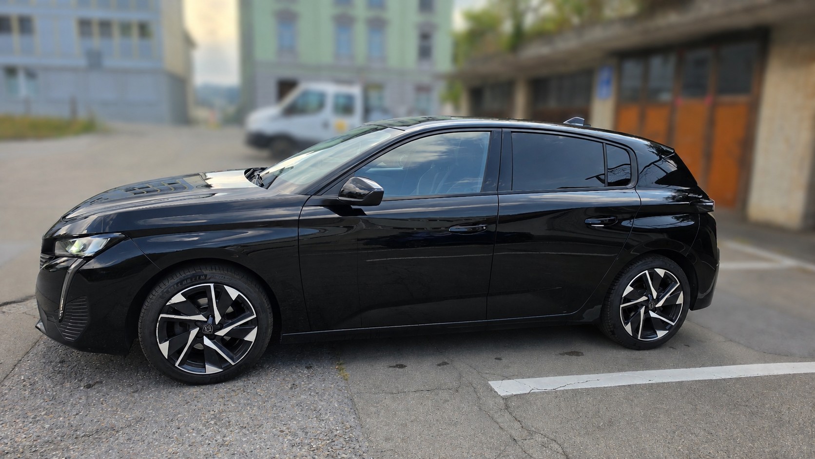 PEUGEOT 1.2 PureTech Allure-image-1