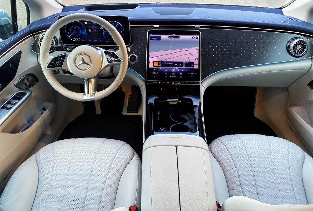 MERCEDES-BENZ EQE 350+ Electric Art Line-image-6