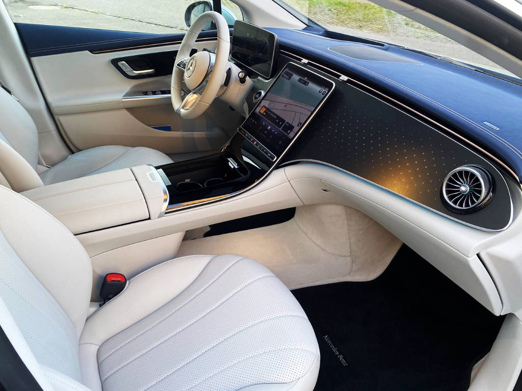 MERCEDES-BENZ EQE 350+ Electric Art Line-image-9