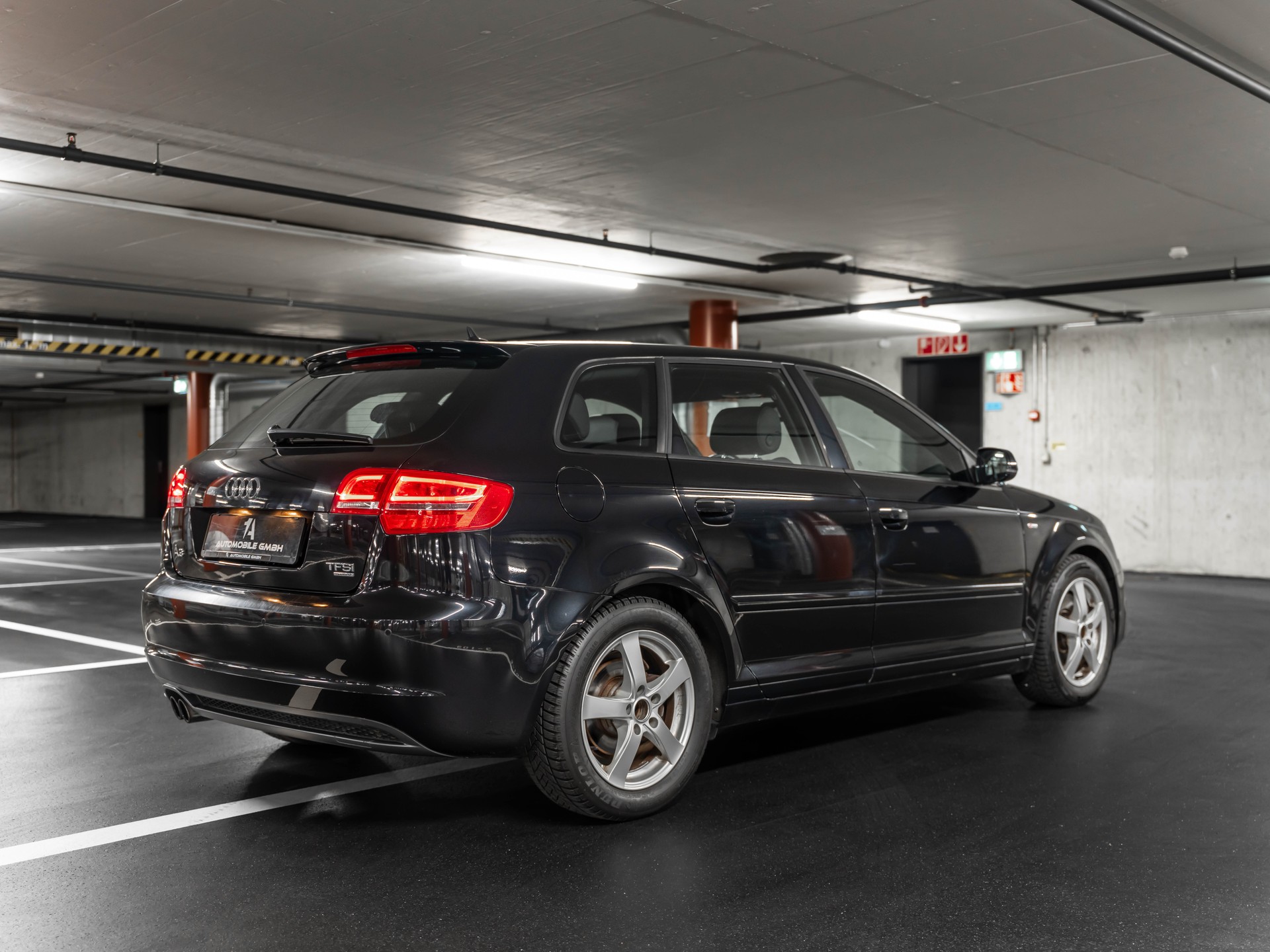 AUDI A3 Sportback 2.0 TFSI Ambition quattro S-tronic-image-11