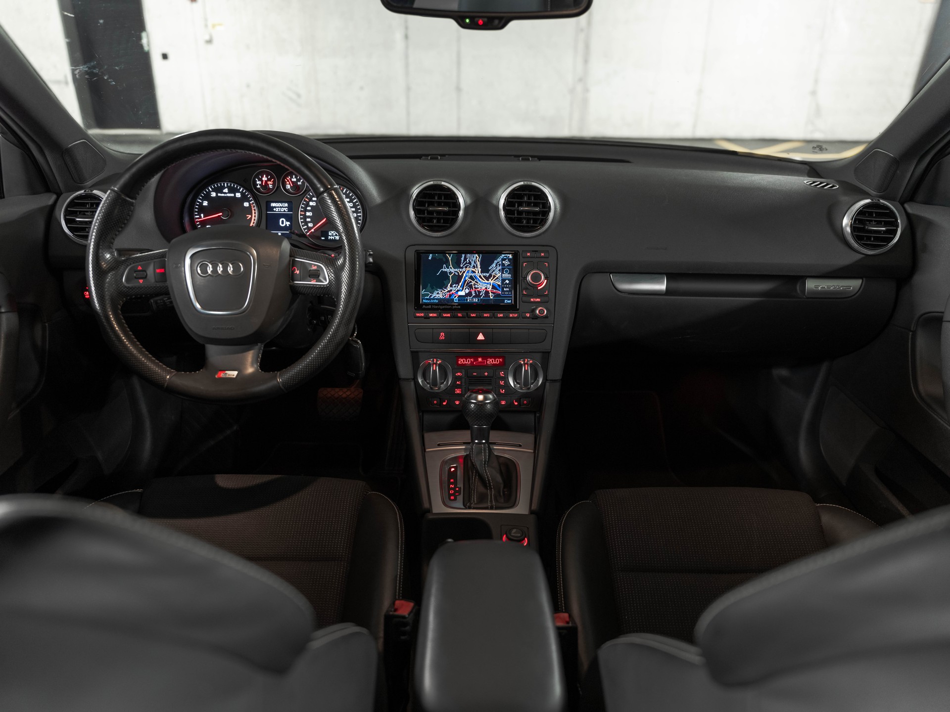 AUDI A3 Sportback 2.0 TFSI Ambition quattro S-tronic-image-16