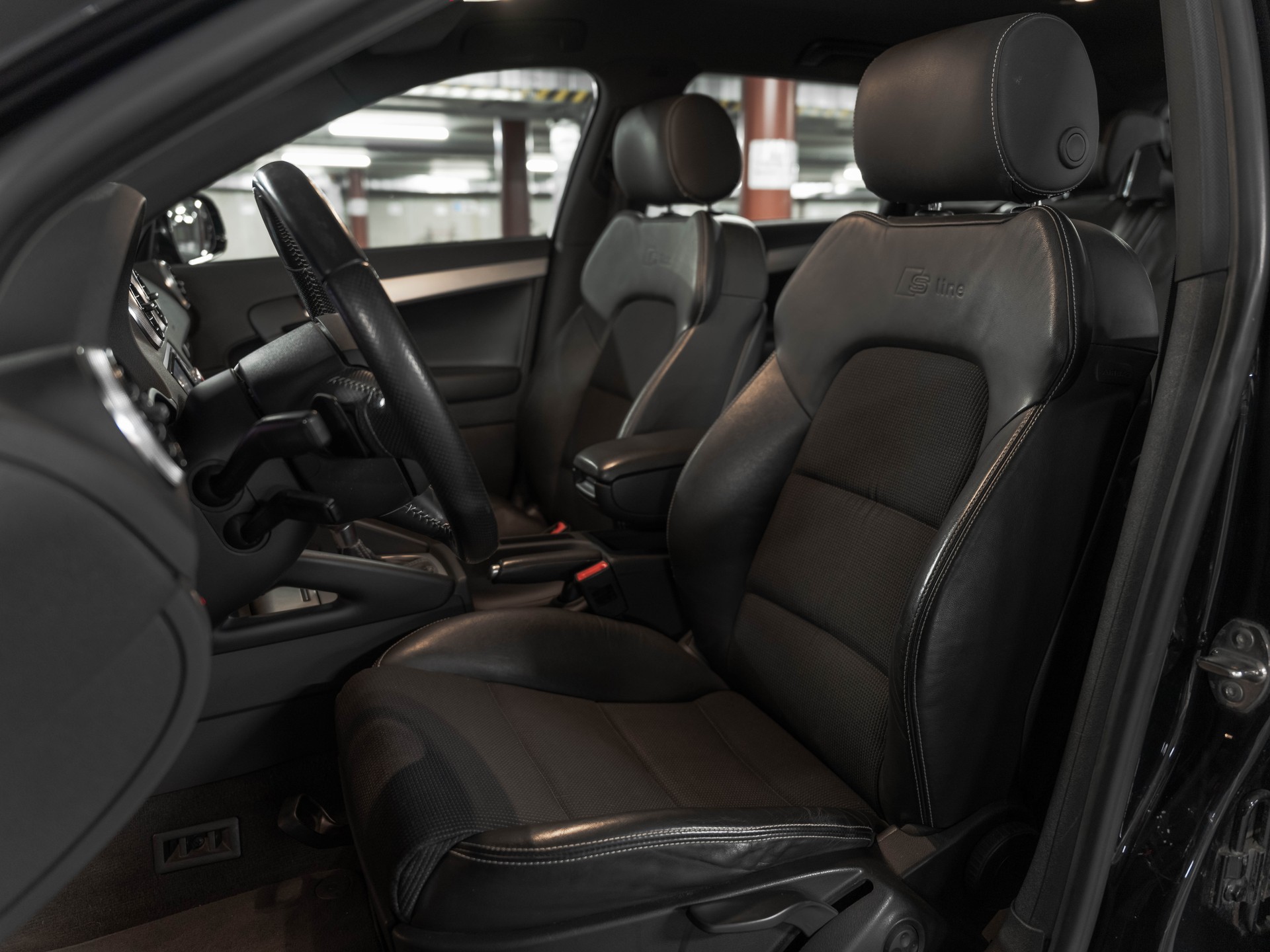 AUDI A3 Sportback 2.0 TFSI Ambition quattro S-tronic-image-26