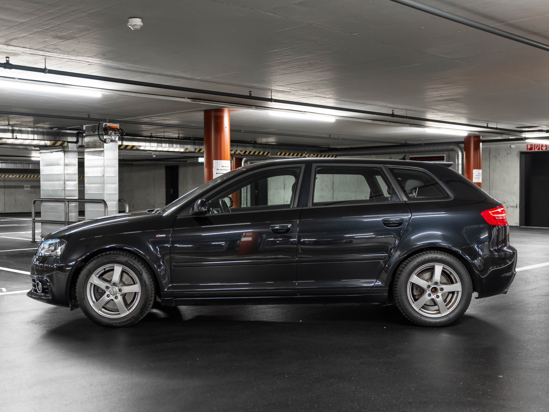 AUDI A3 Sportback 2.0 TFSI Ambition quattro S-tronic-image-5