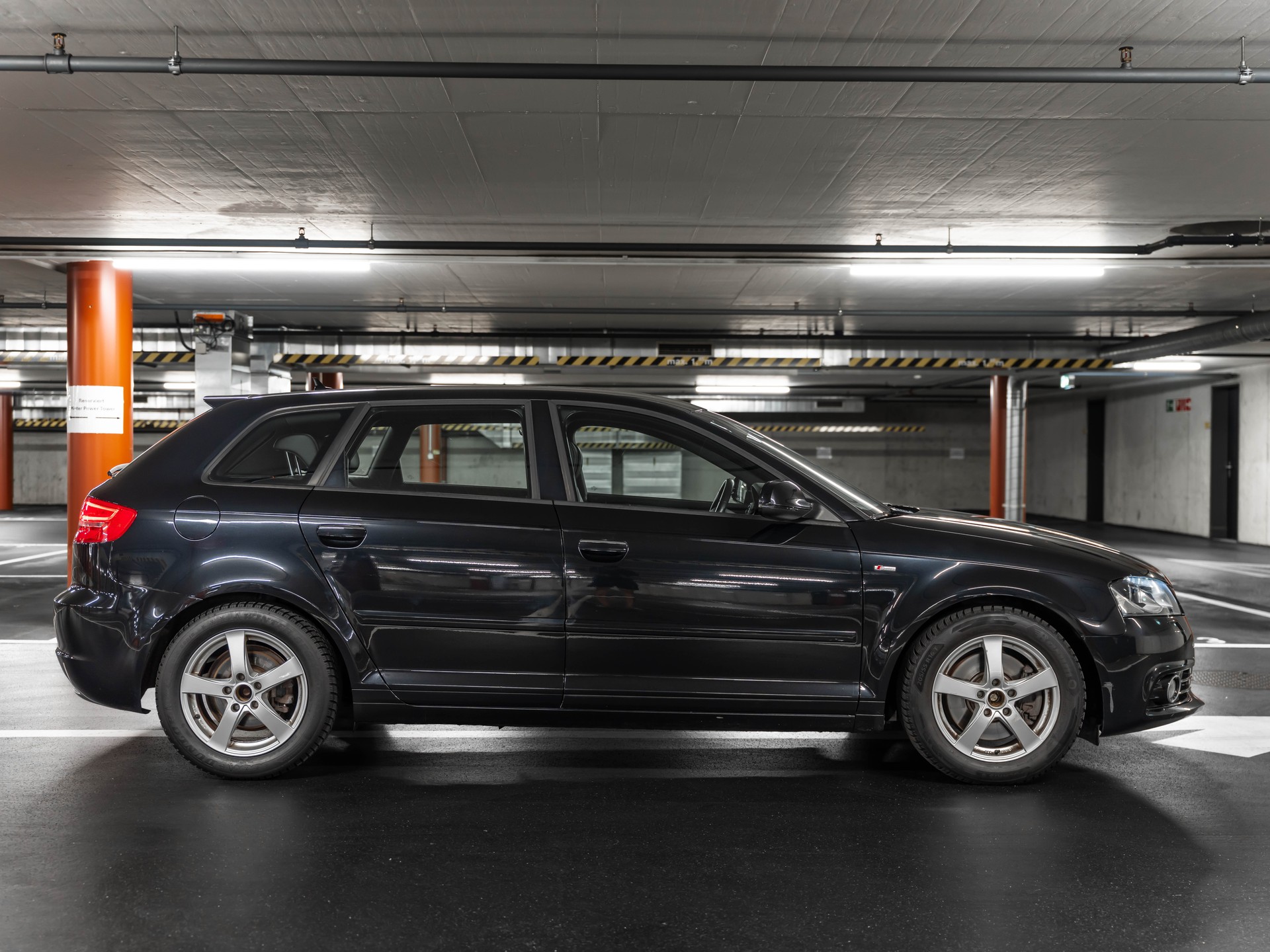 AUDI A3 Sportback 2.0 TFSI Ambition quattro S-tronic-image-12