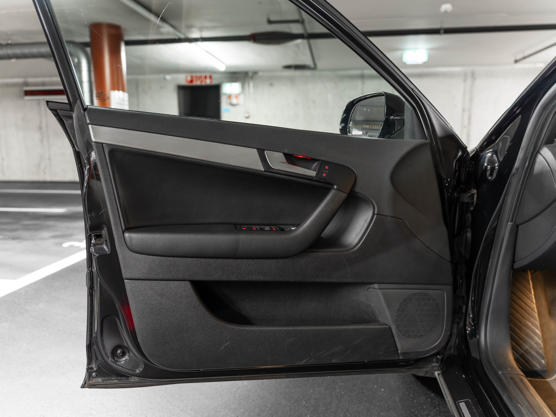 AUDI A3 Sportback 2.0 TFSI Ambition quattro S-tronic-image-23