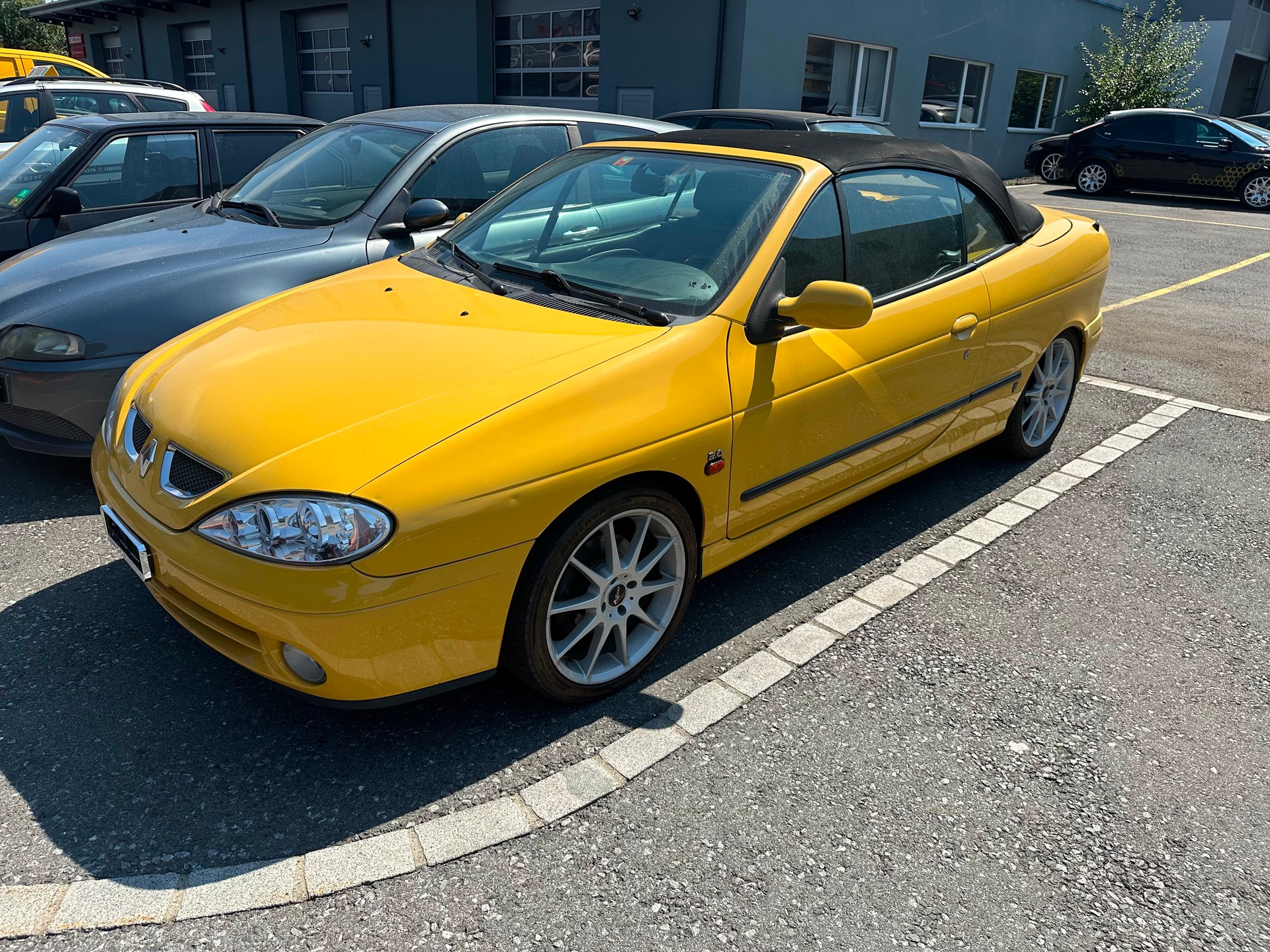 RENAULT Mégane 2.0 16V IDE Dynamique-showroom-element-1