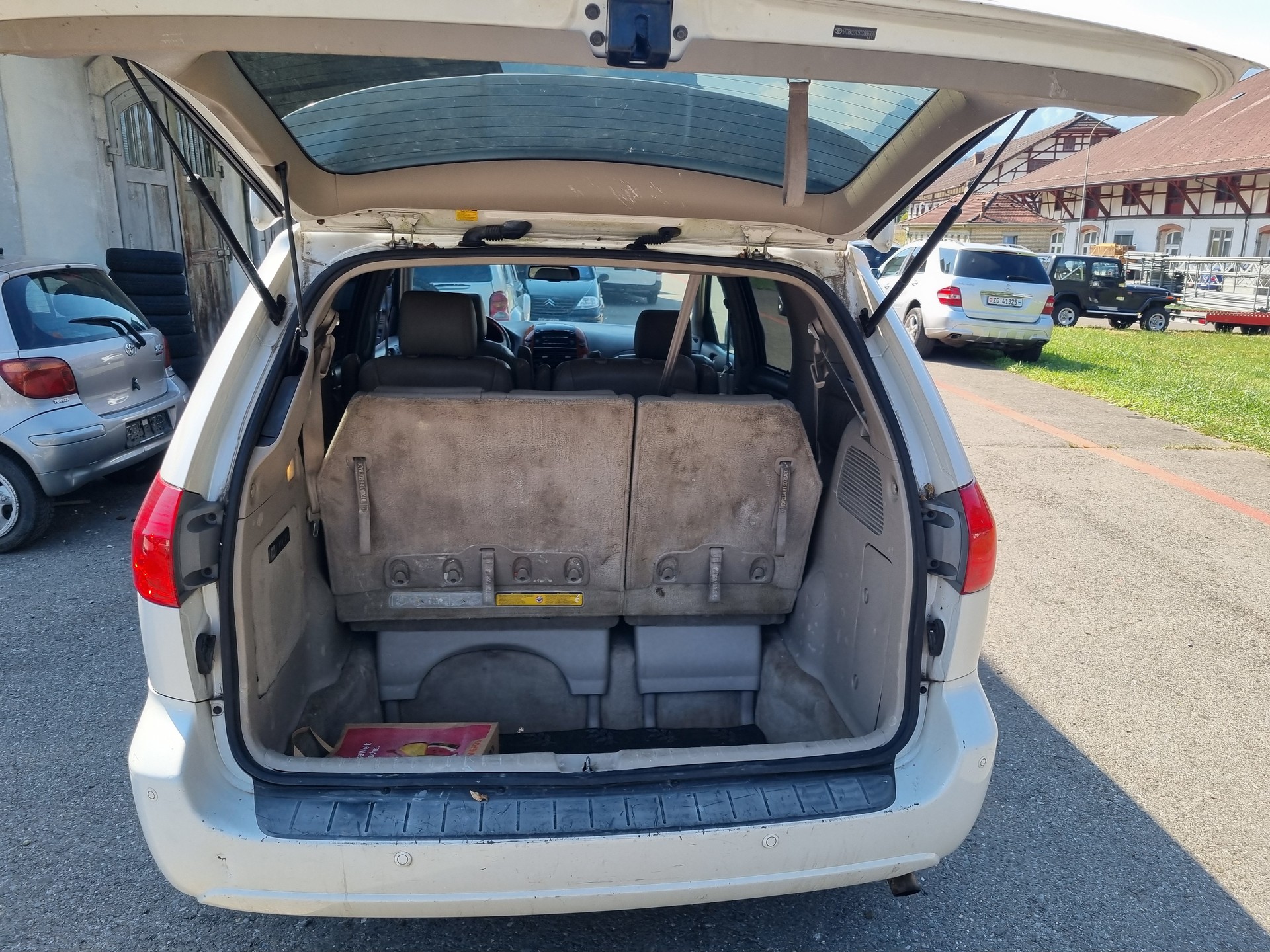 TOYOTA SIENNA AWD-image-6