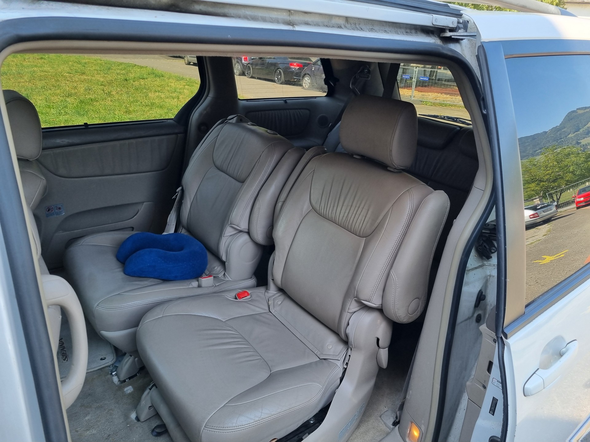 TOYOTA SIENNA AWD-image-7