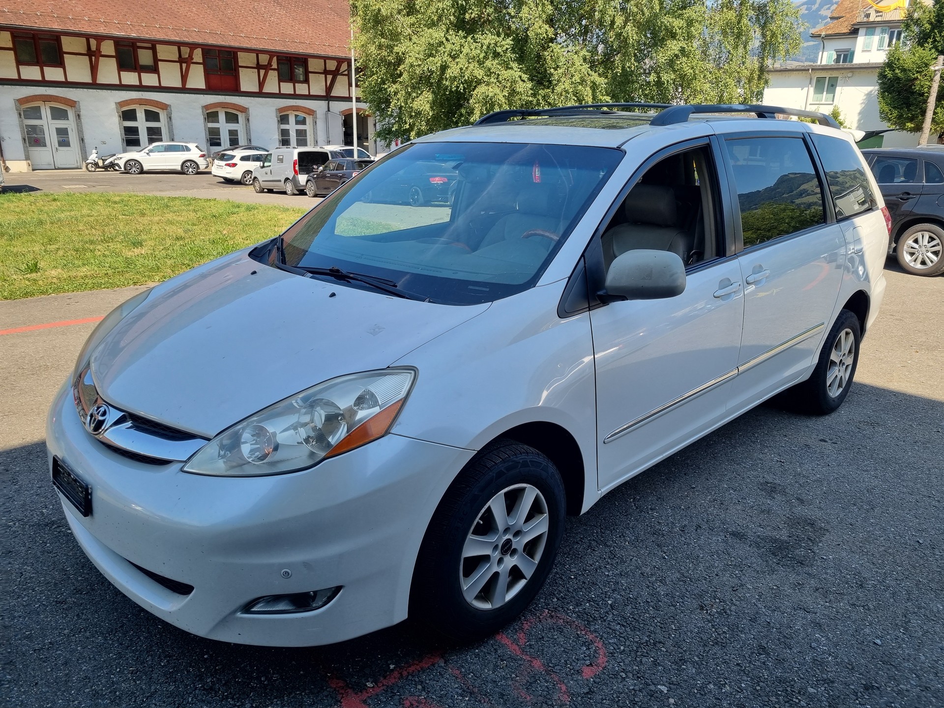 TOYOTA SIENNA AWD