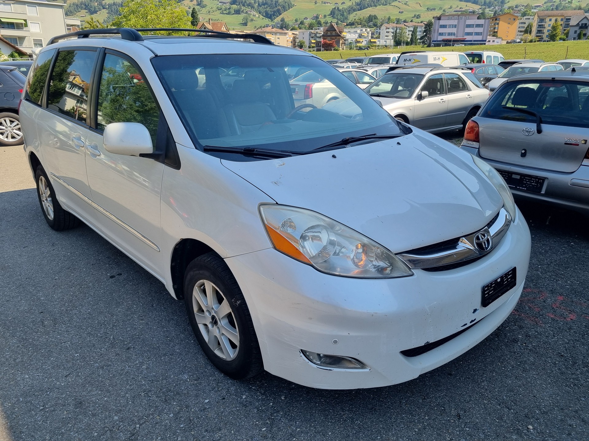 TOYOTA SIENNA AWD-image-3