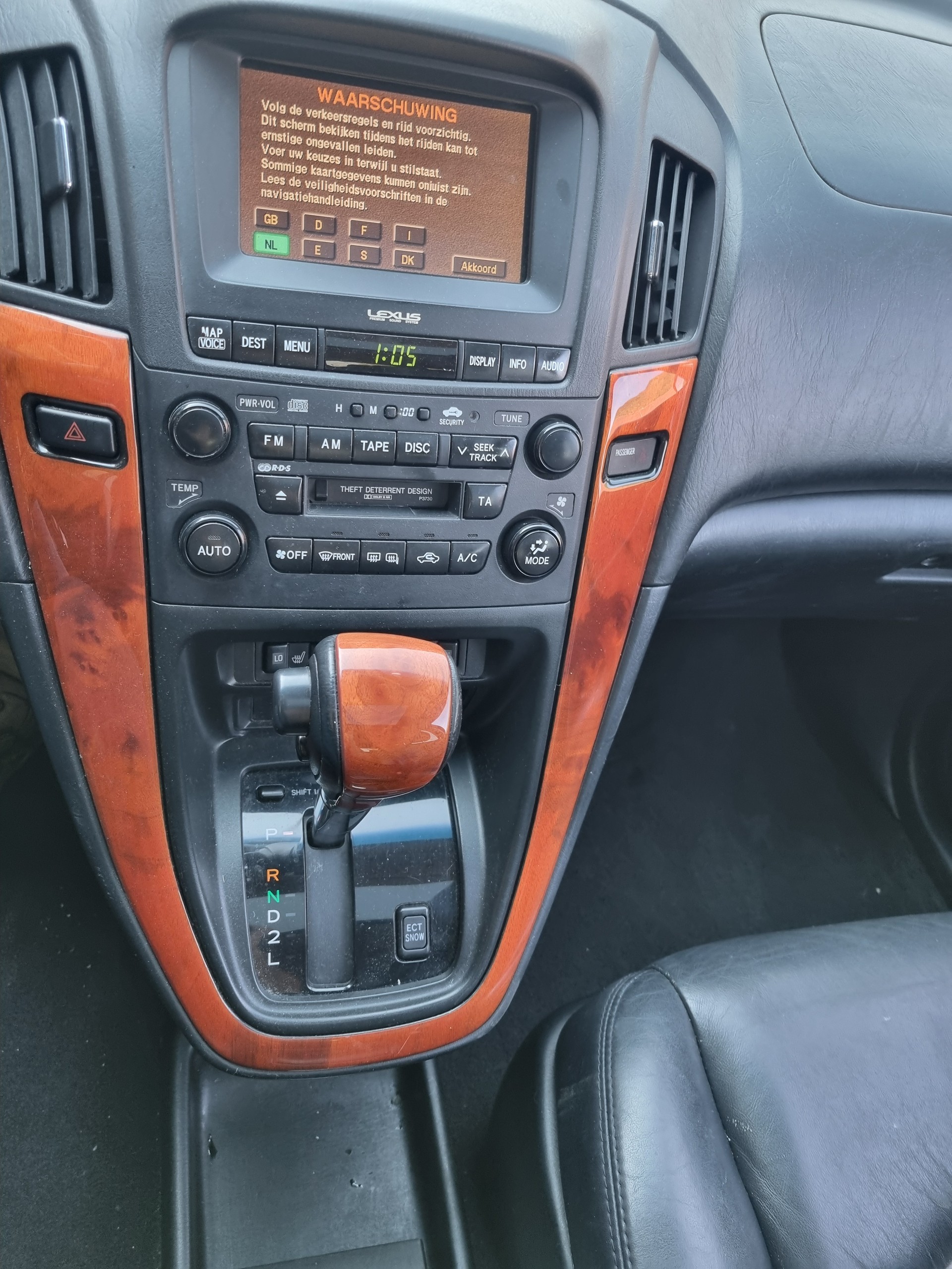 TOYOTA SIENNA AWD-image-8