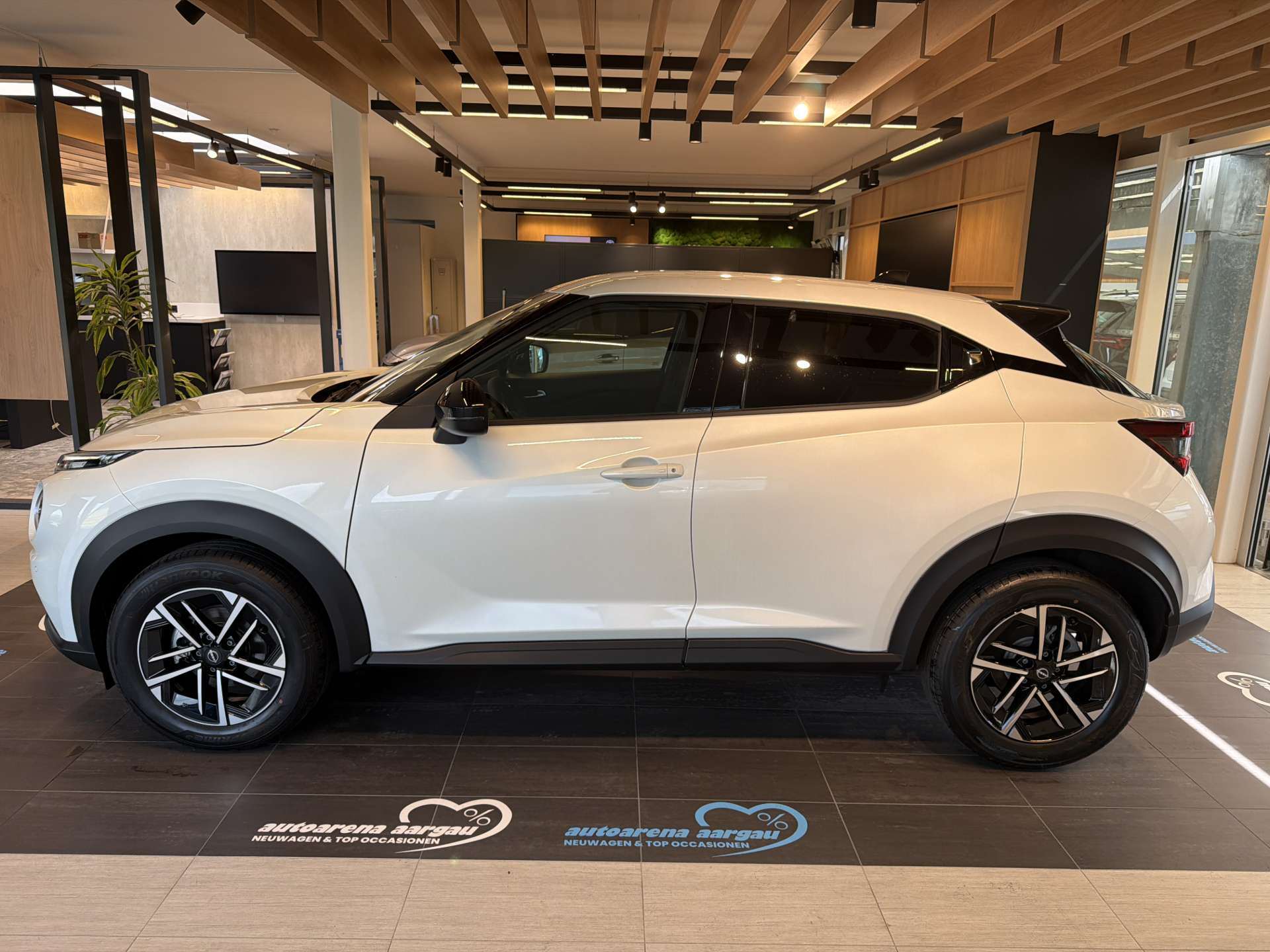 NISSAN Juke 1.0 DIG-T N-Connecta DCT-Automat-image-11