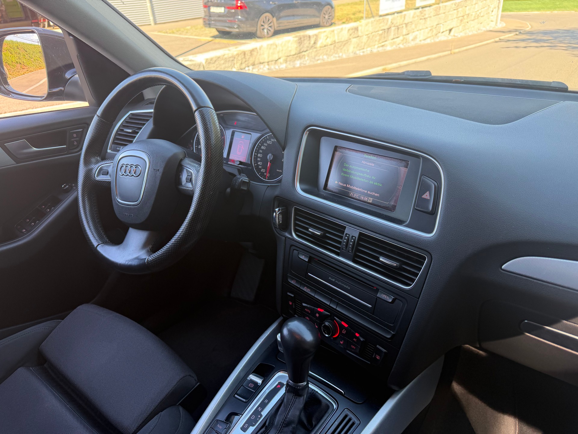 AUDI Q5 2.0 TFSI quattro-image-4