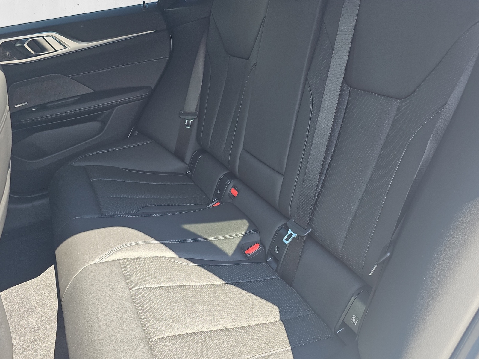 BMW i4 xDrive 40 M Sport-image-13