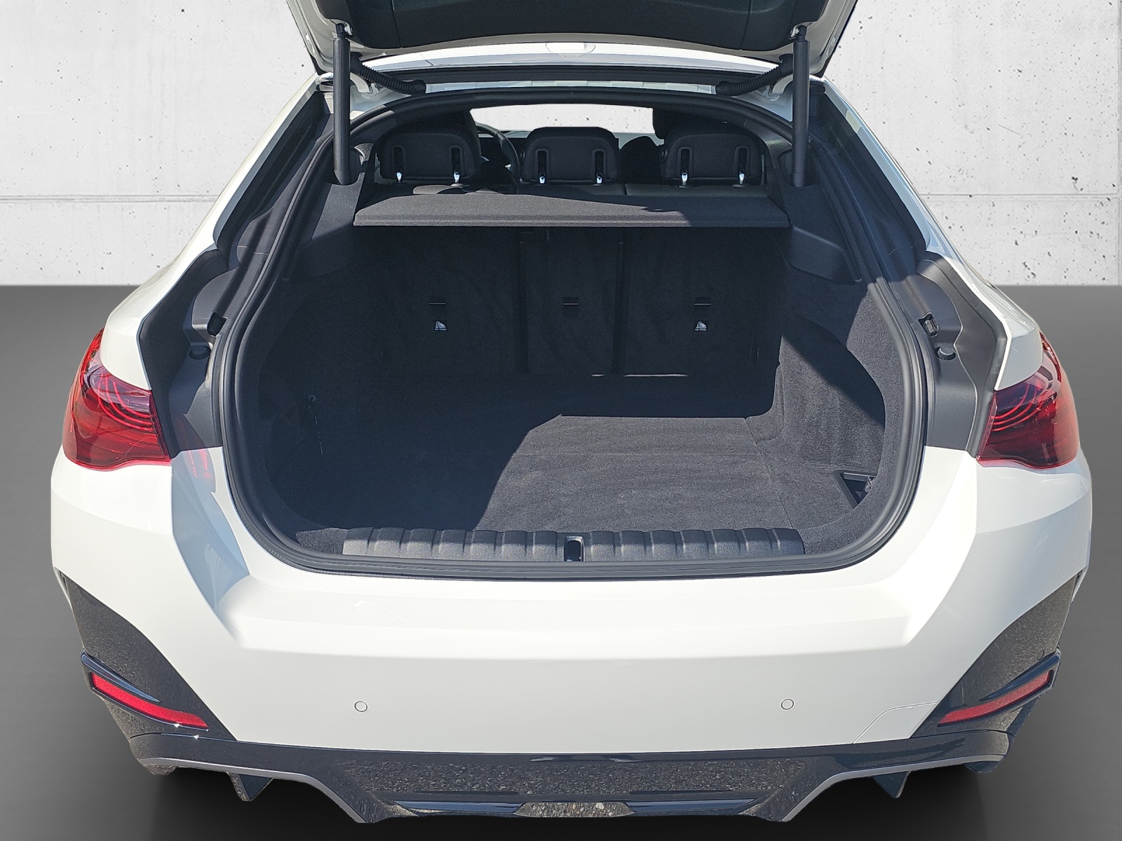 BMW i4 xDrive 40 M Sport-image-15