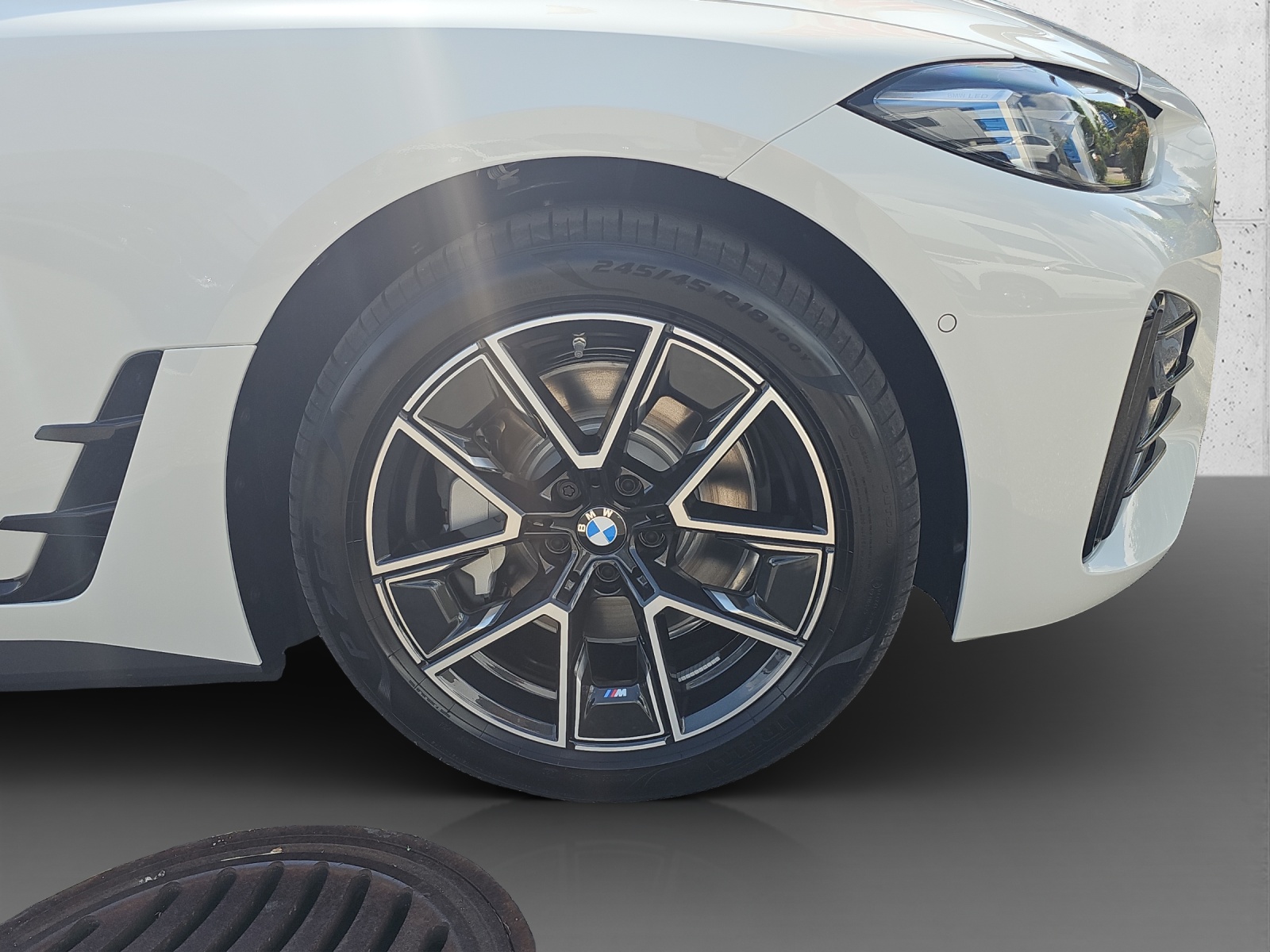 BMW i4 xDrive 40 M Sport-image-8