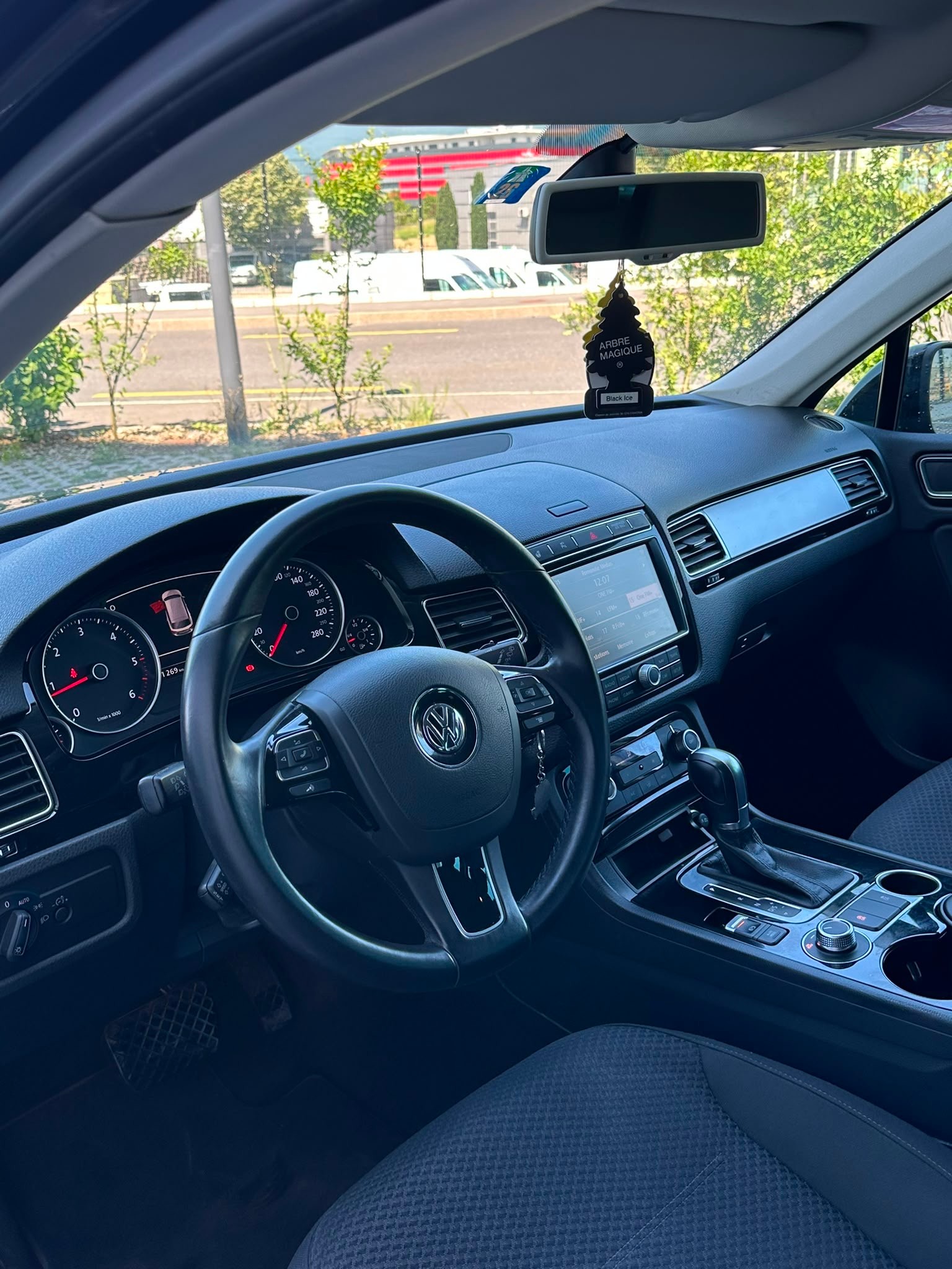 VW Touareg 3.0 TDI BlueMotion Technology Tiptronic-image-5