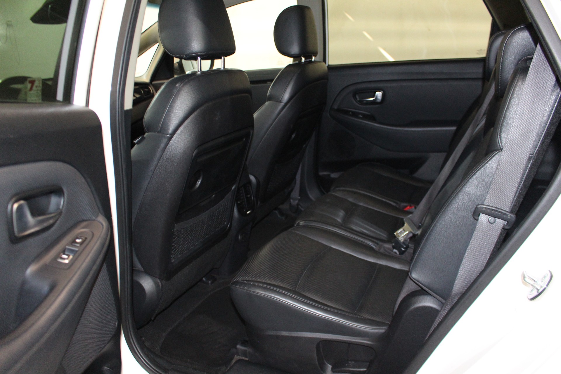 KIA Carens 1.7 CRDi Style-image-7