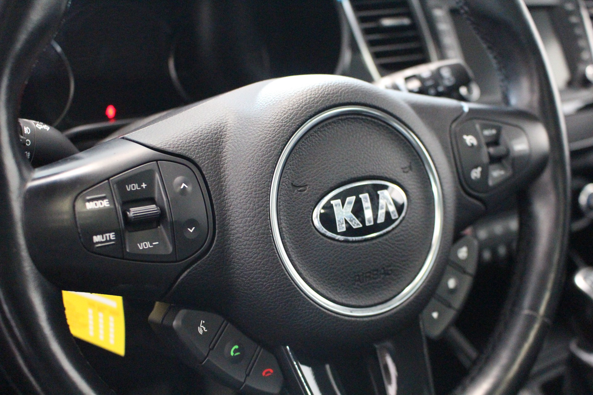 KIA Carens 1.7 CRDi Style-image-14