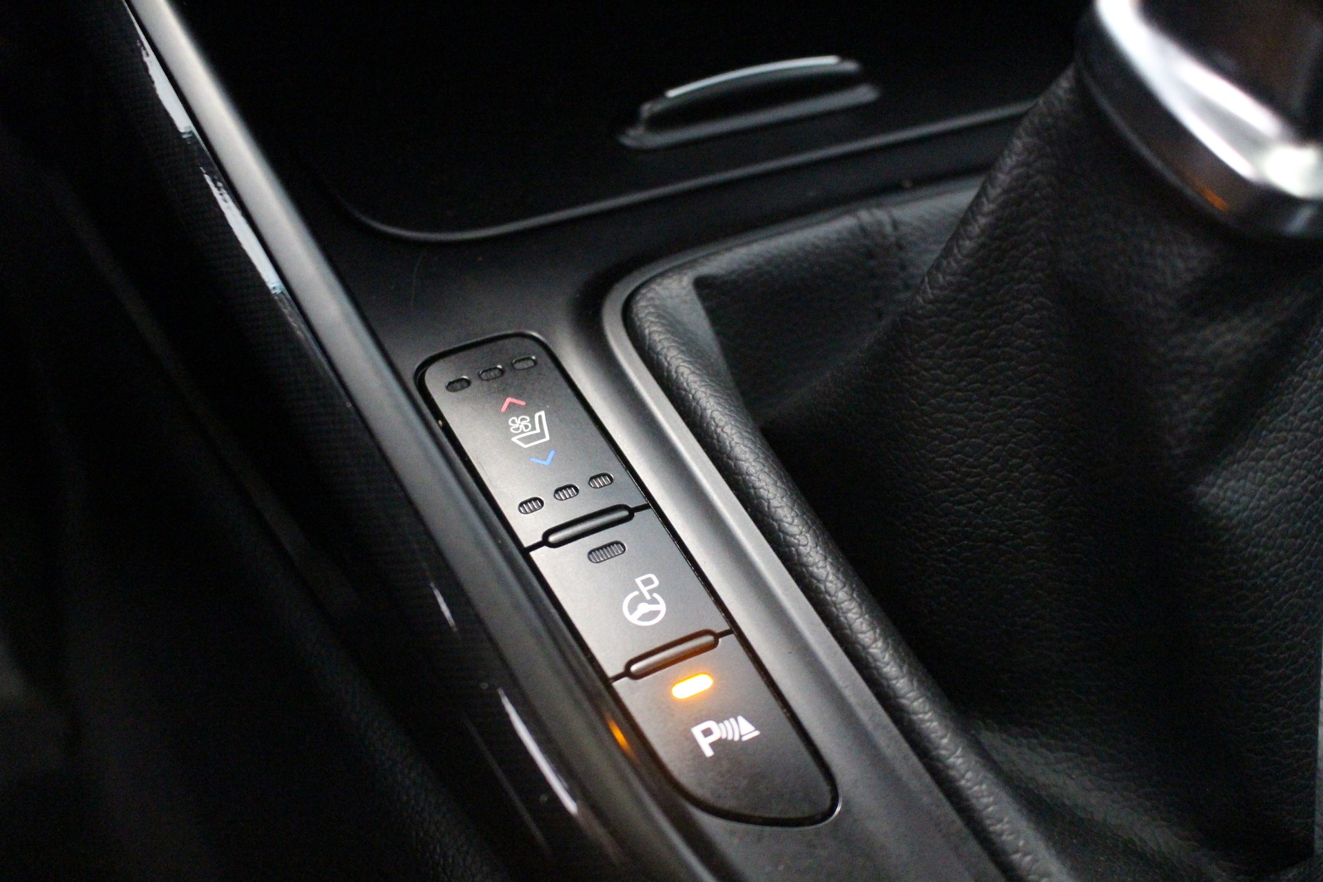KIA Carens 1.7 CRDi Style-image-18