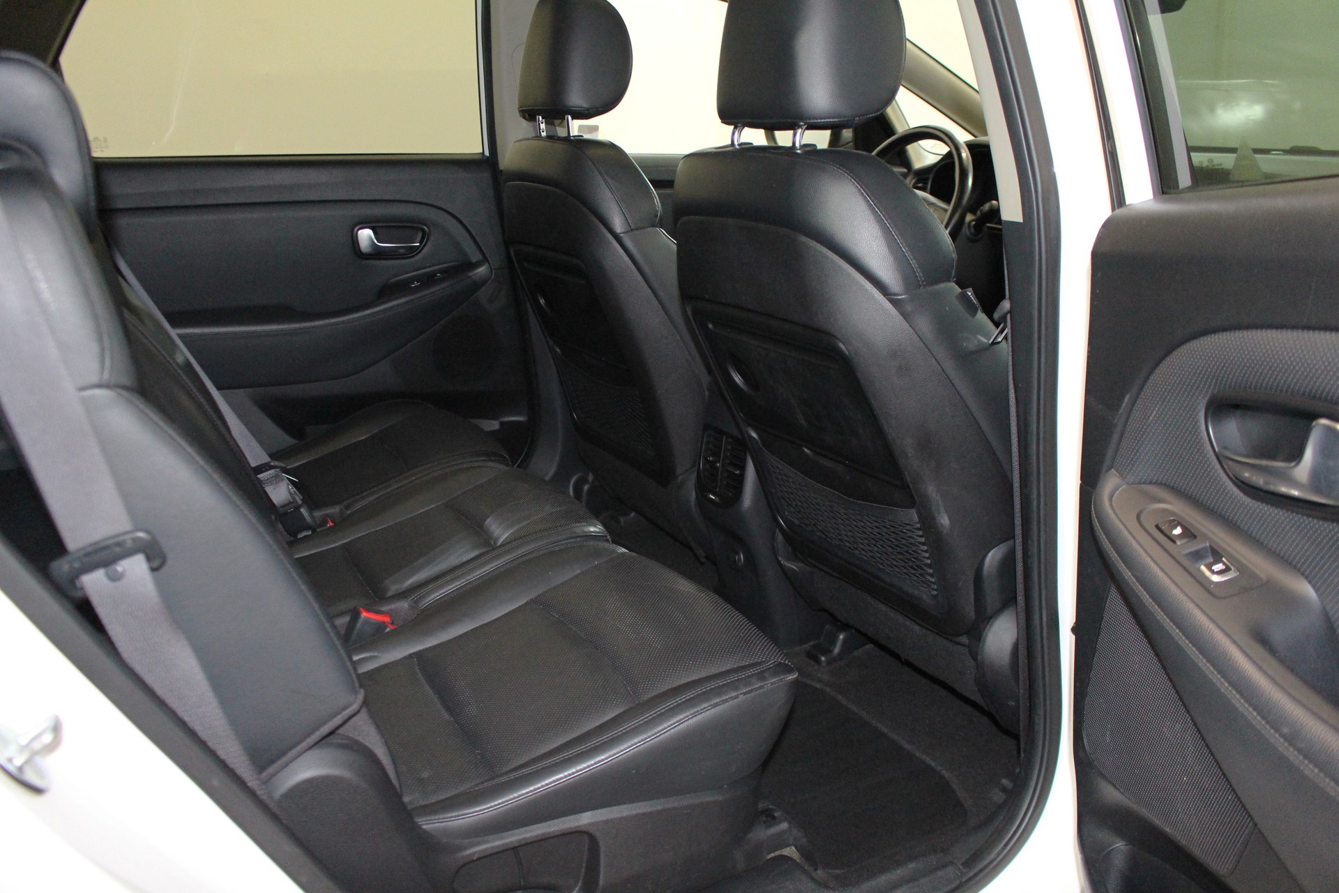 KIA Carens 1.7 CRDi Style-image-10